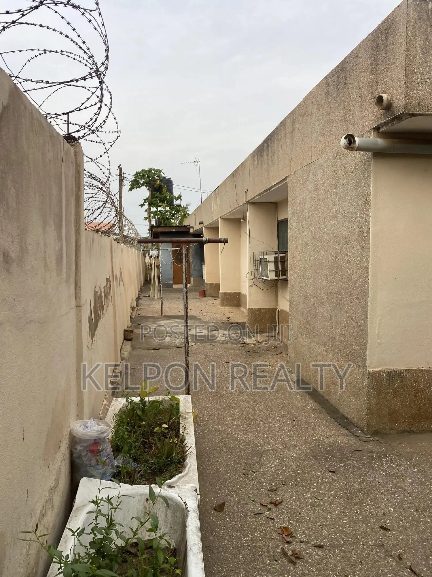 5bdrm House in Dansoman, Sahara for sale