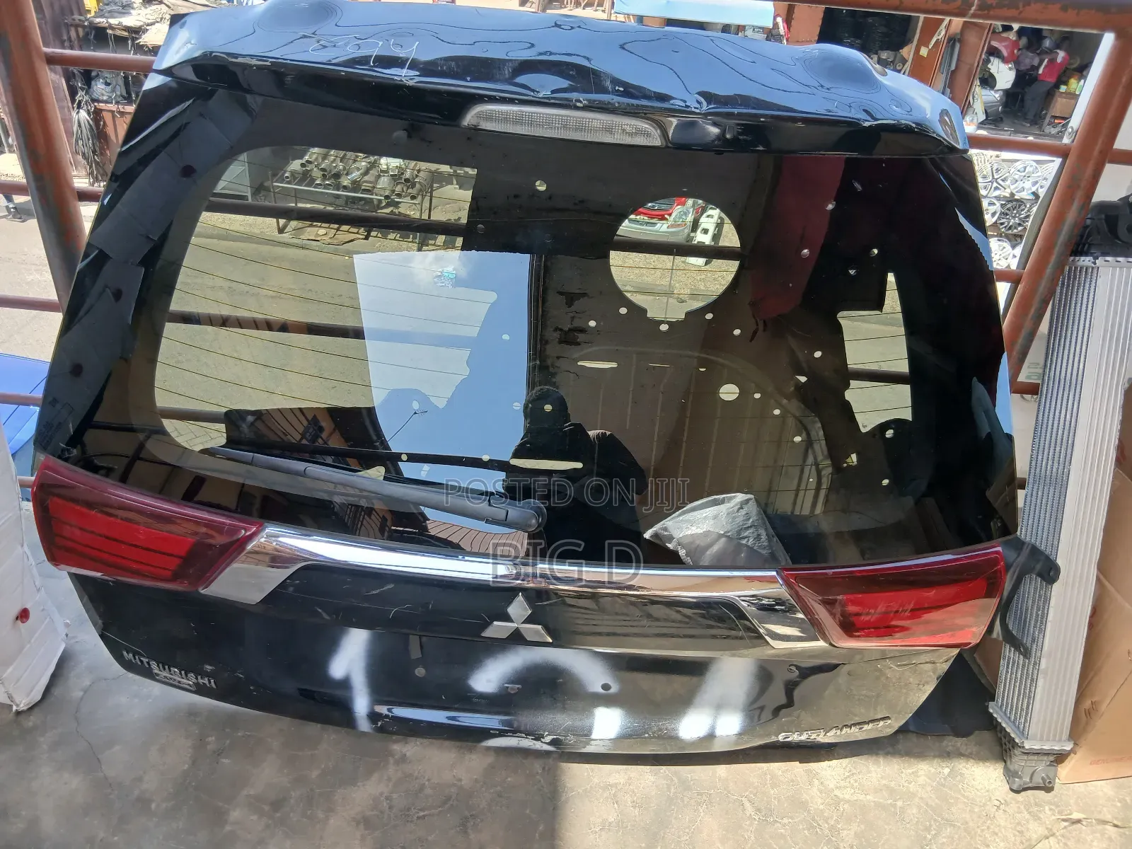 Mitsubishi Outlander 2017 Booth