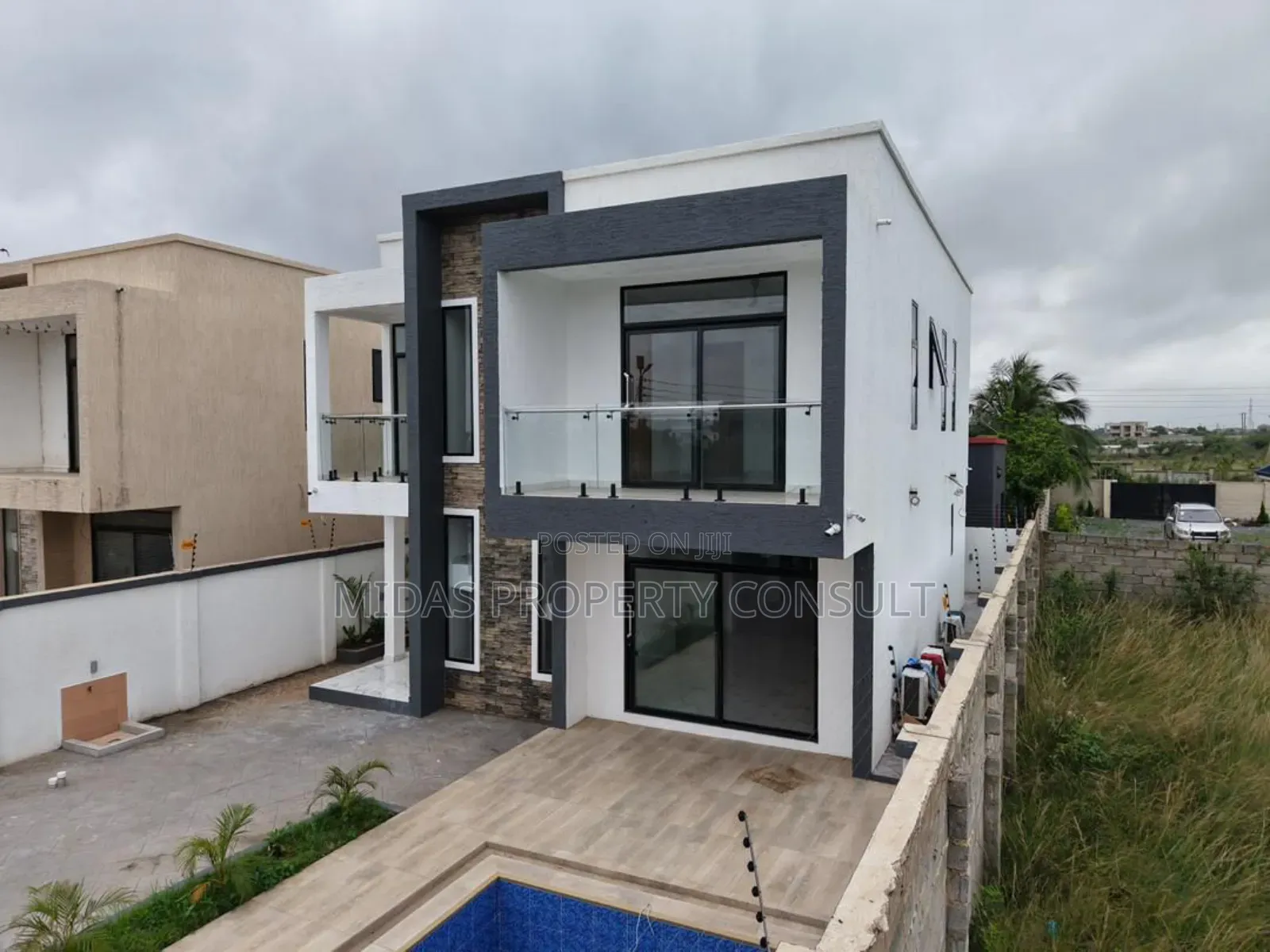 4bdrm House in Community 23, Accra Metropolitan for sale