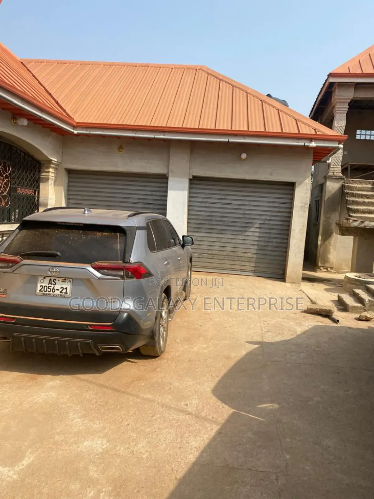 9bdrm House in Kumasi Metropolitan for sale