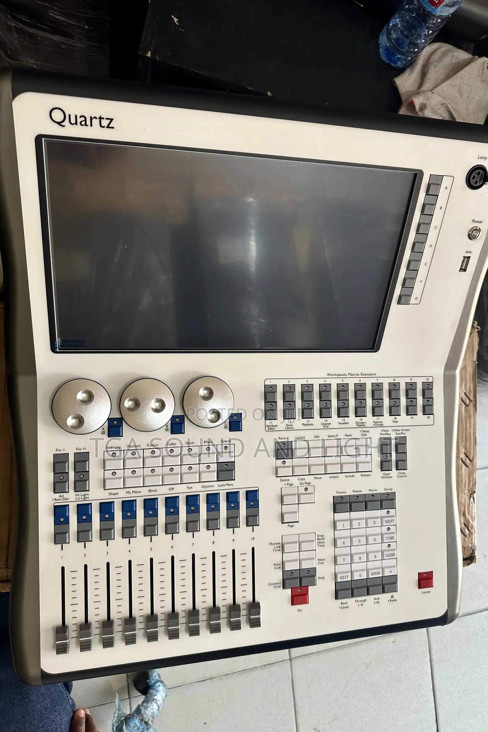 Avolites Quartz Digital Light Console With Travel Case