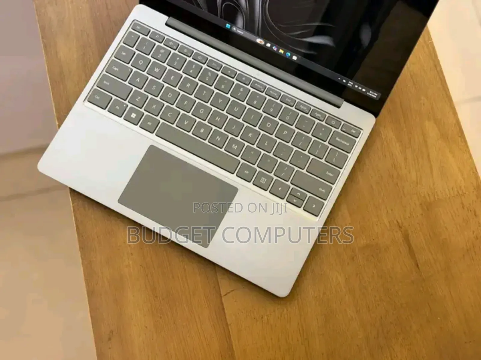 New Laptop Microsoft Surface Laptop 8GB Intel Core i5 SSD 256GB