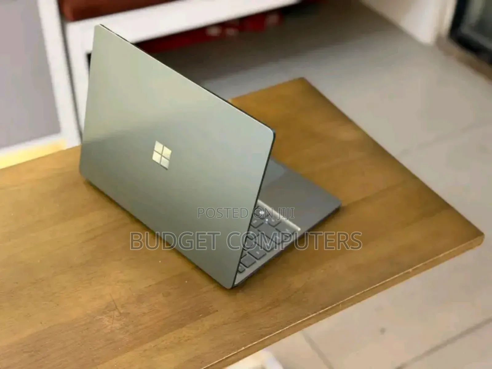 New Laptop Microsoft Surface Laptop 8GB Intel Core i5 SSD 256GB