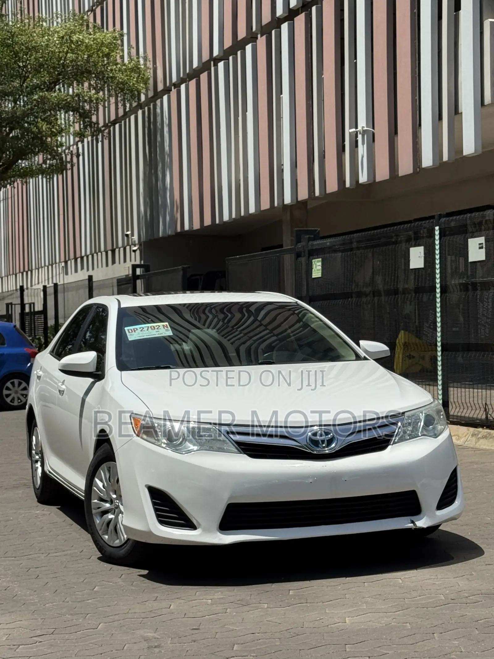 Toyota Camry LE 4dr Sedan w/Prod. End 11/13 (2.5L 4cyl 6A) 2014 White