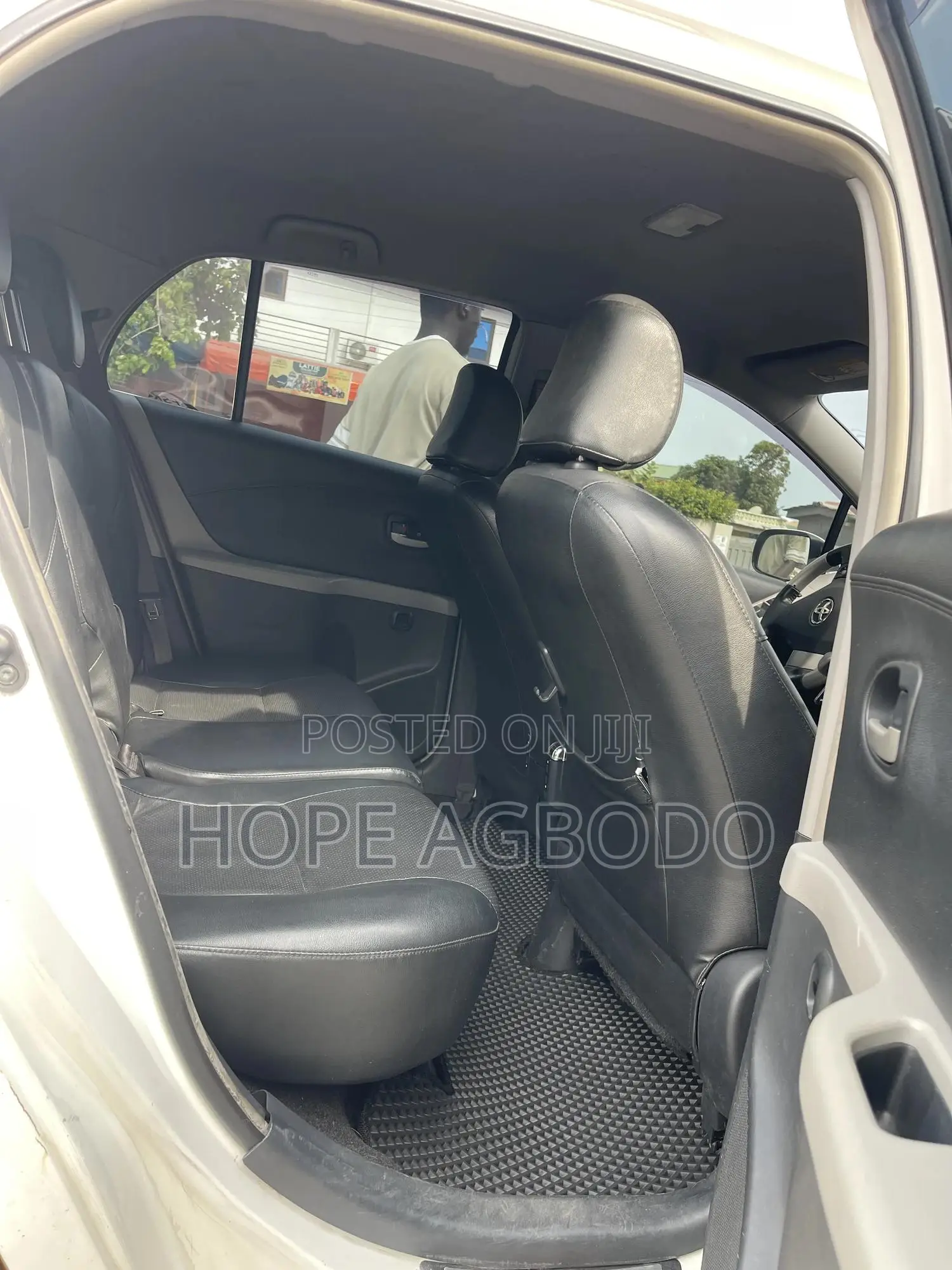 Toyota Yaris 2010 White