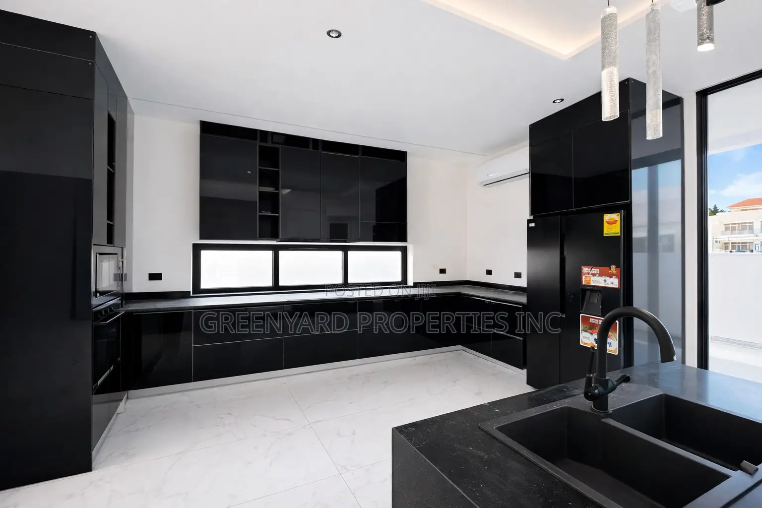 6bdrm Mansion in Adjiringanor, Adjiriganor for sale