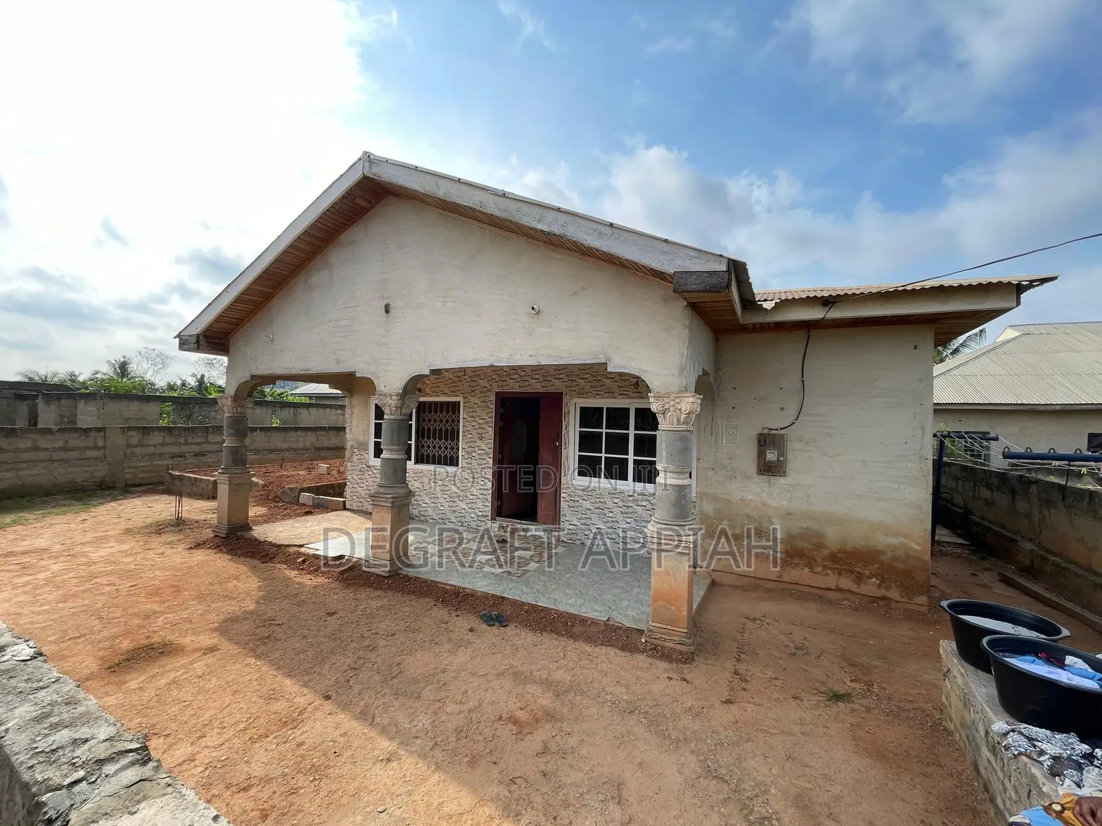 3bdrm House in Kronum Adonko Area, Kumasi Metropolitan for sale