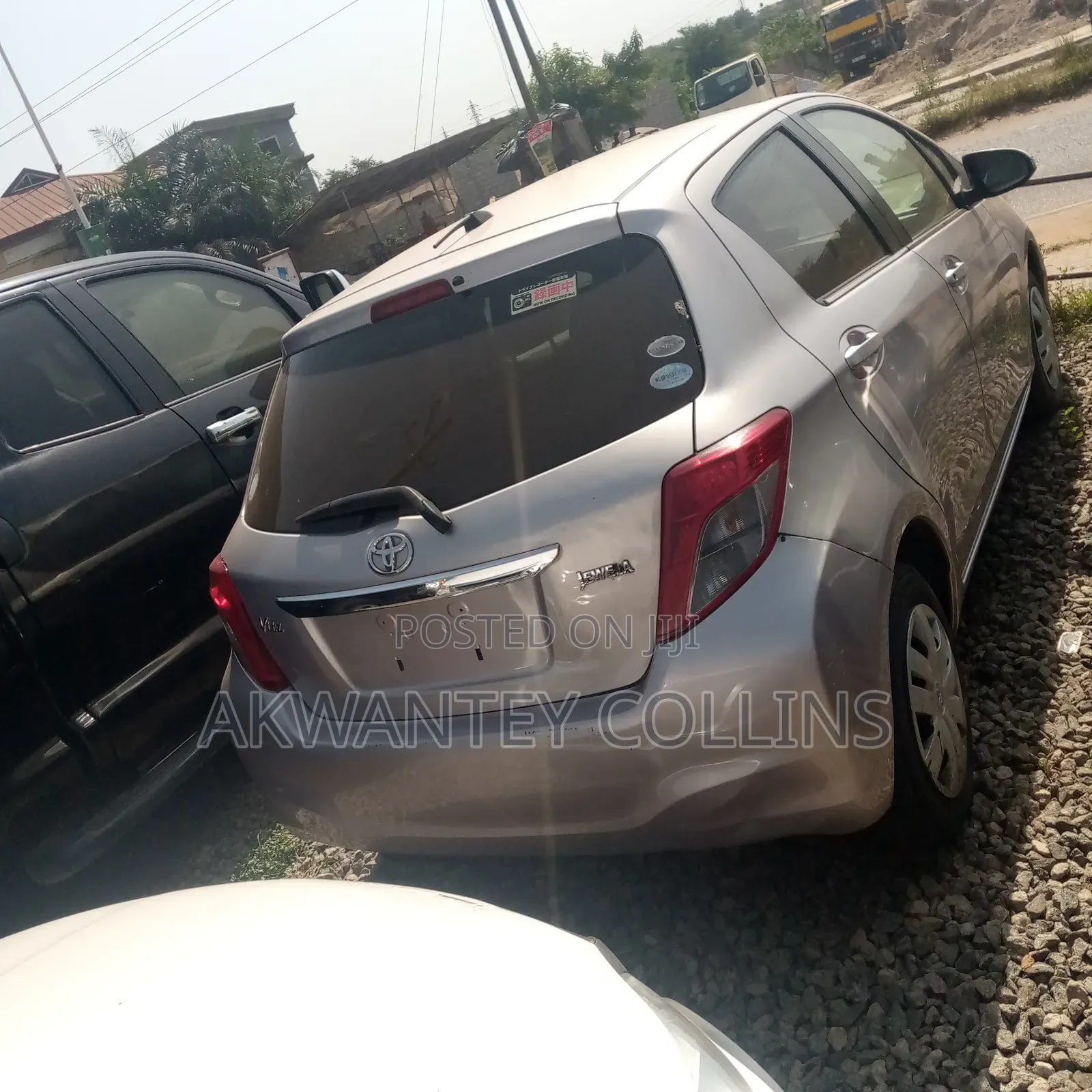 Toyota Vitz 2013 Silver