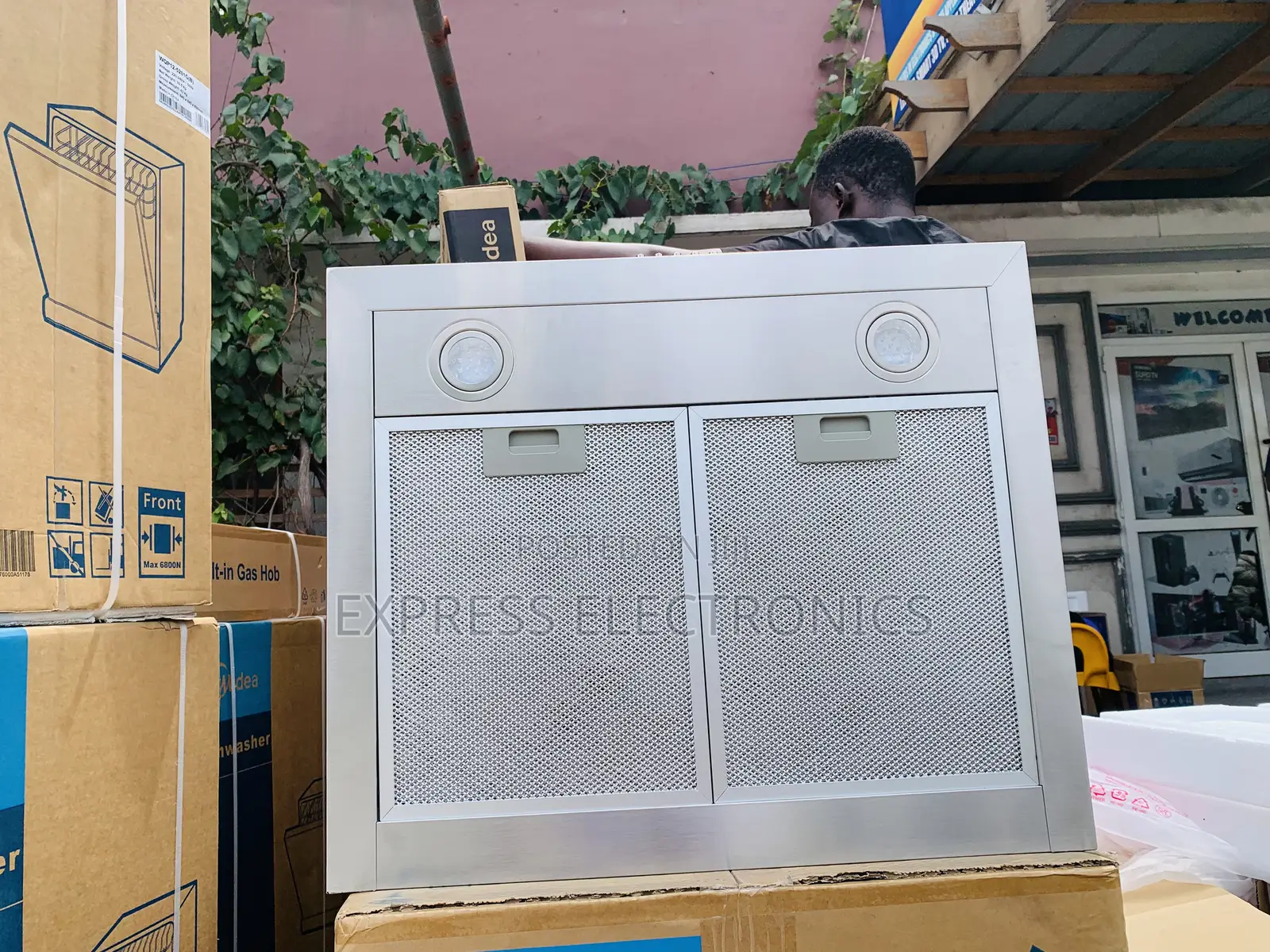 Ultra Modern Sleek Midea 60m1 Built In