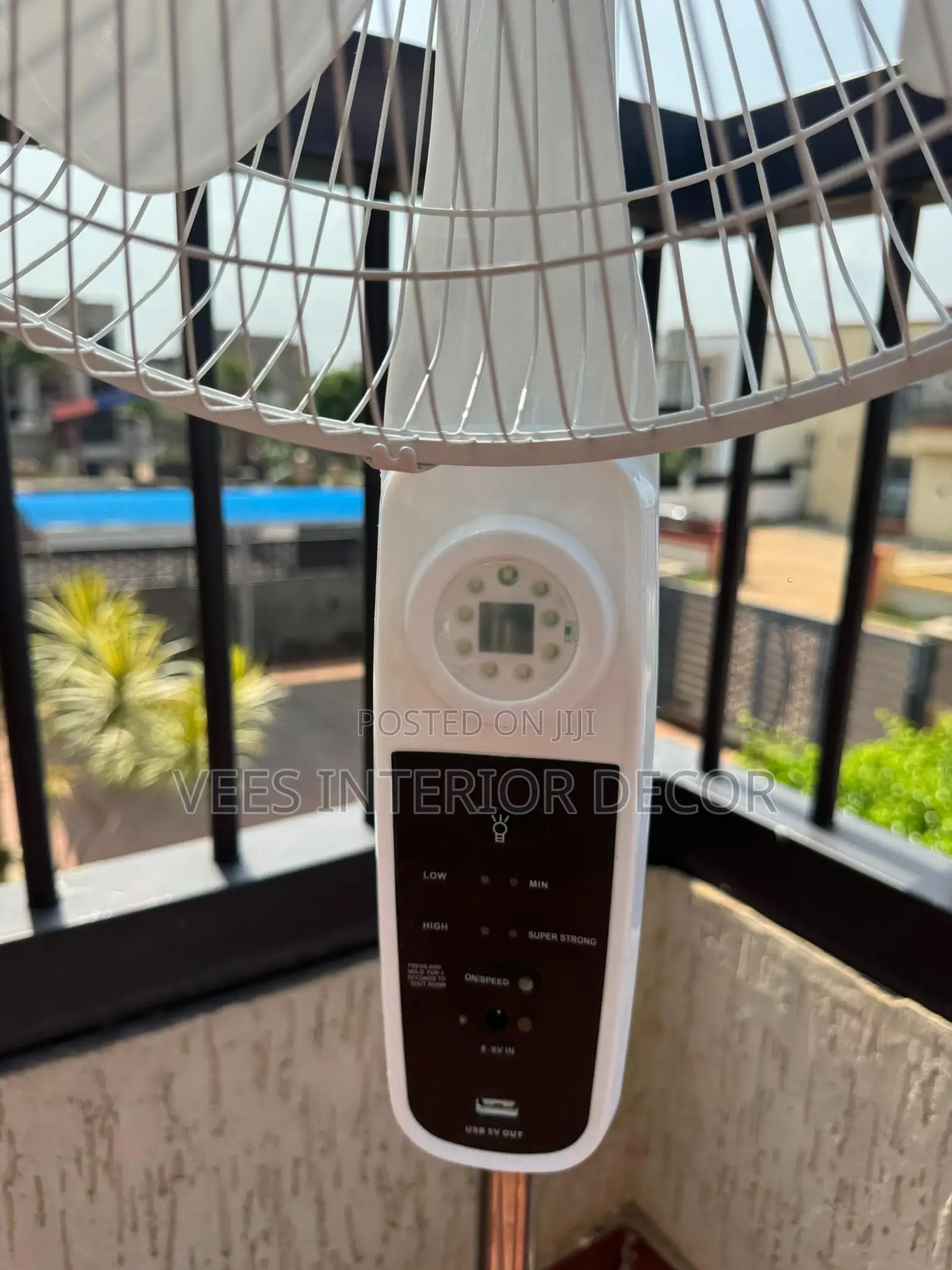 Rechargeable Electric/ Solar Fan . 18 Inches