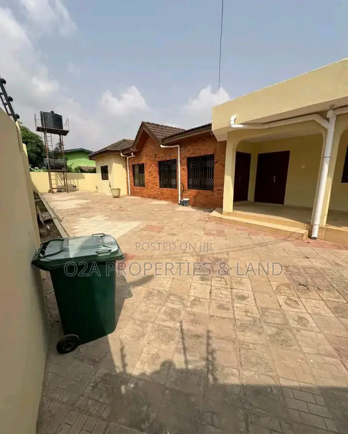 4bdrm House in Blue Kiosk, The Mall for rent