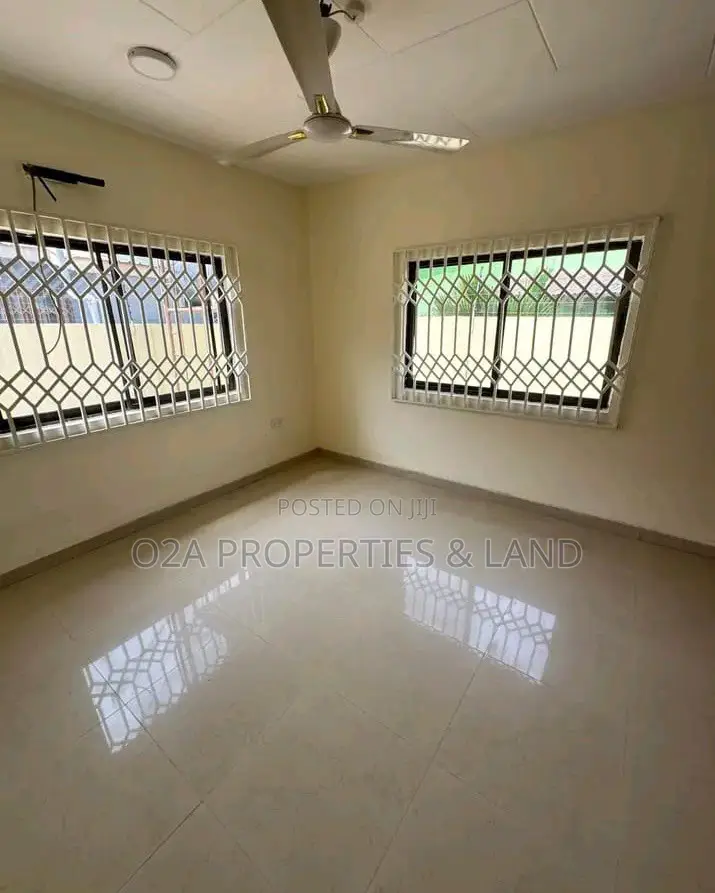 4bdrm House in Blue Kiosk, The Mall for rent