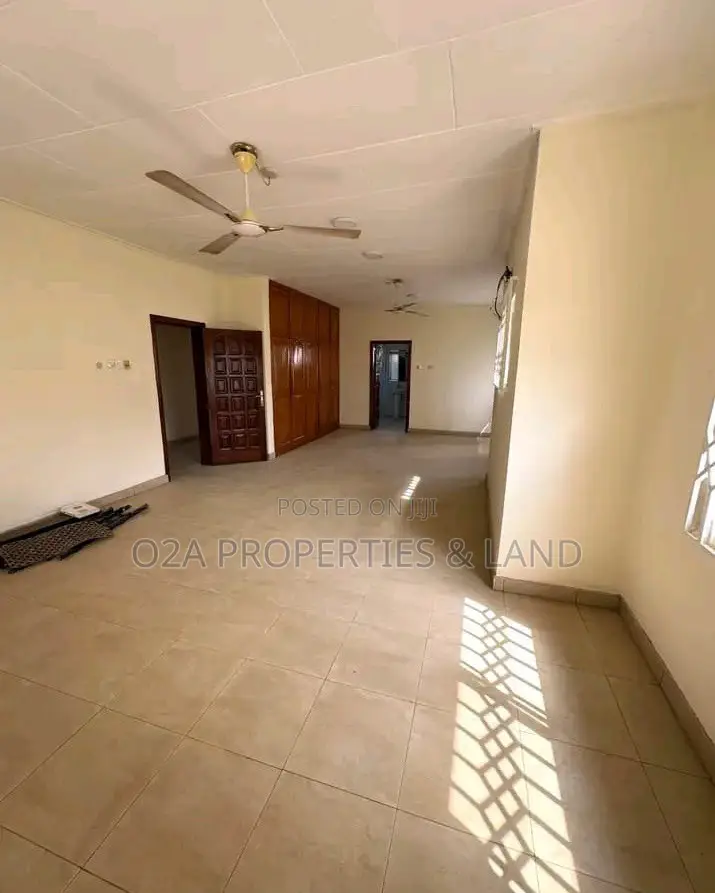 4bdrm House in Blue Kiosk, The Mall for rent