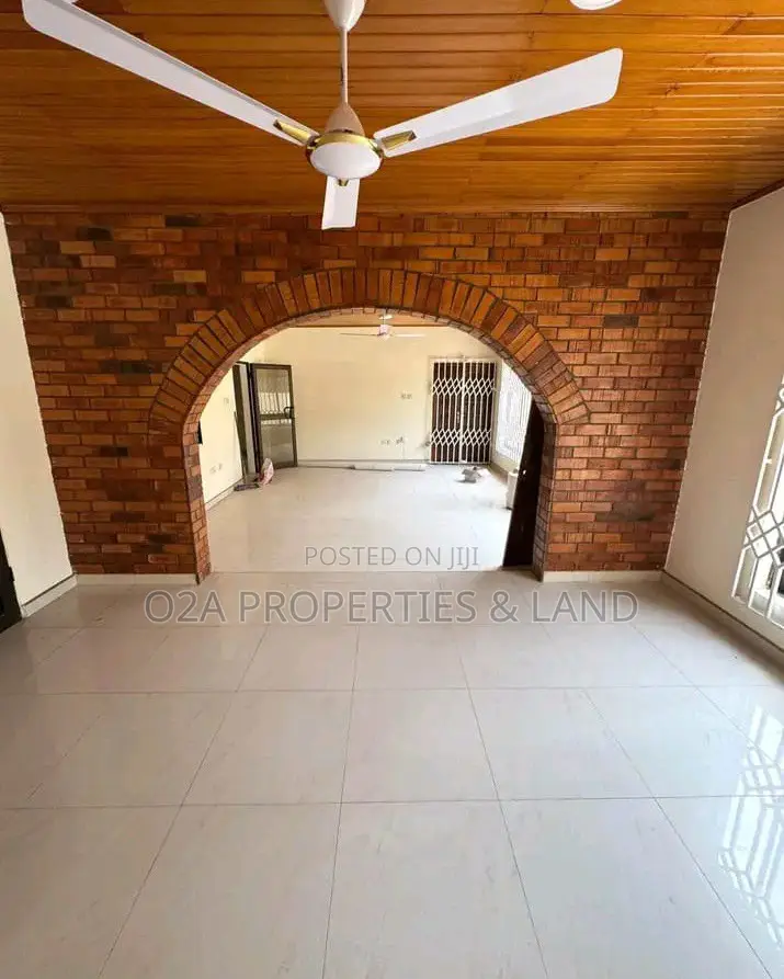 4bdrm House in Blue Kiosk, The Mall for rent