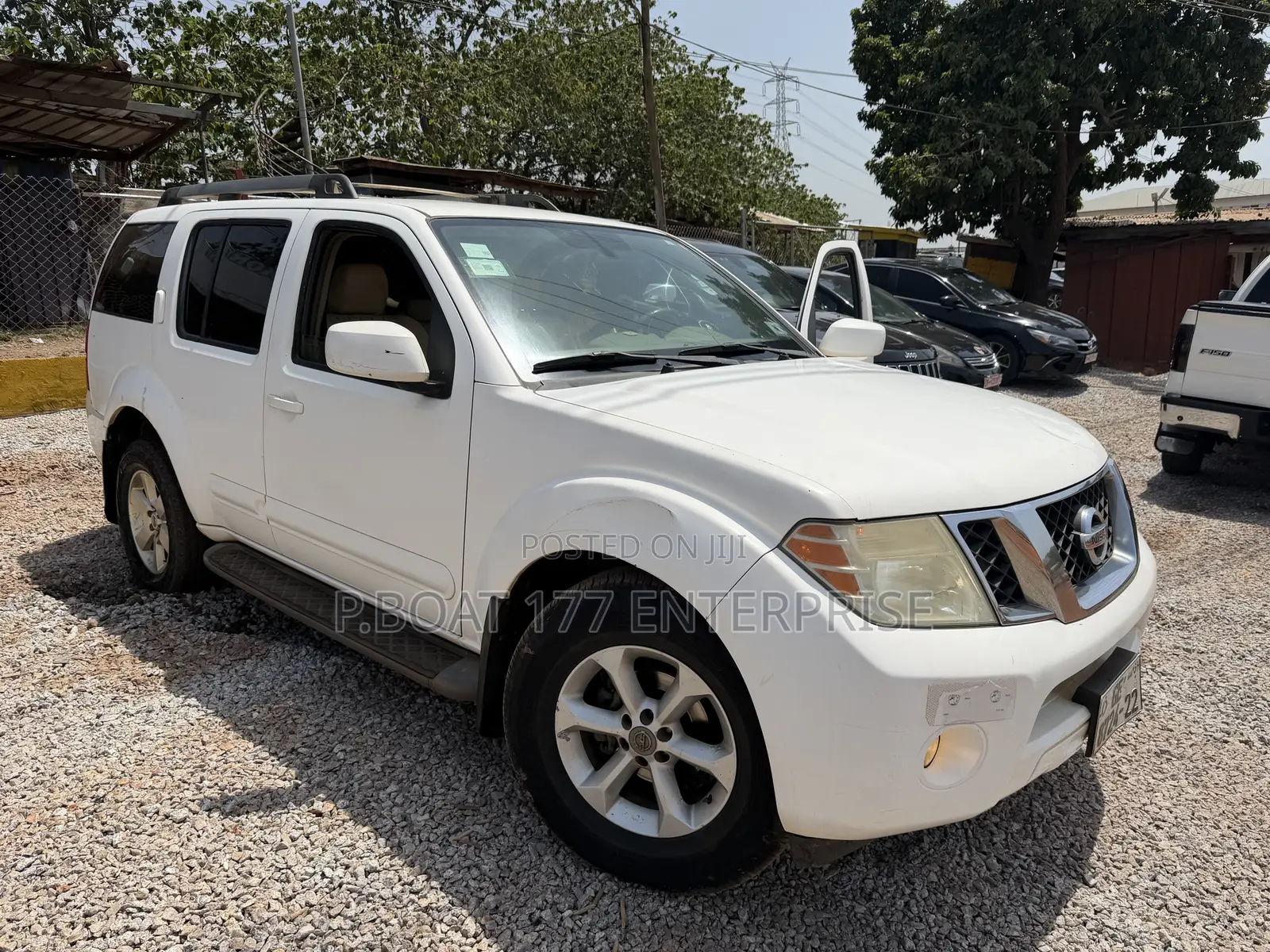 Nissan Pathfinder 2010 White