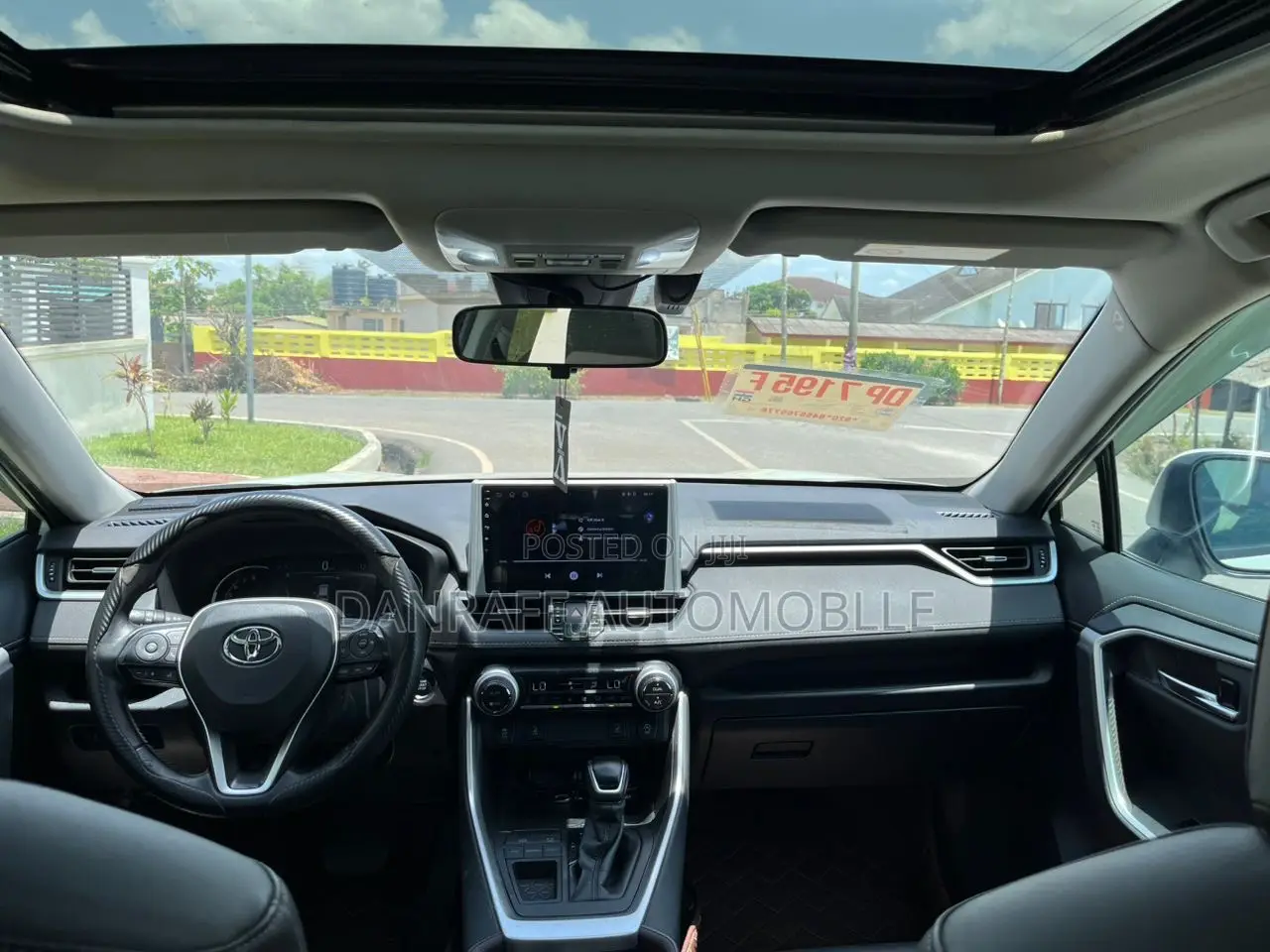Toyota RAV4 XLE 2021 White