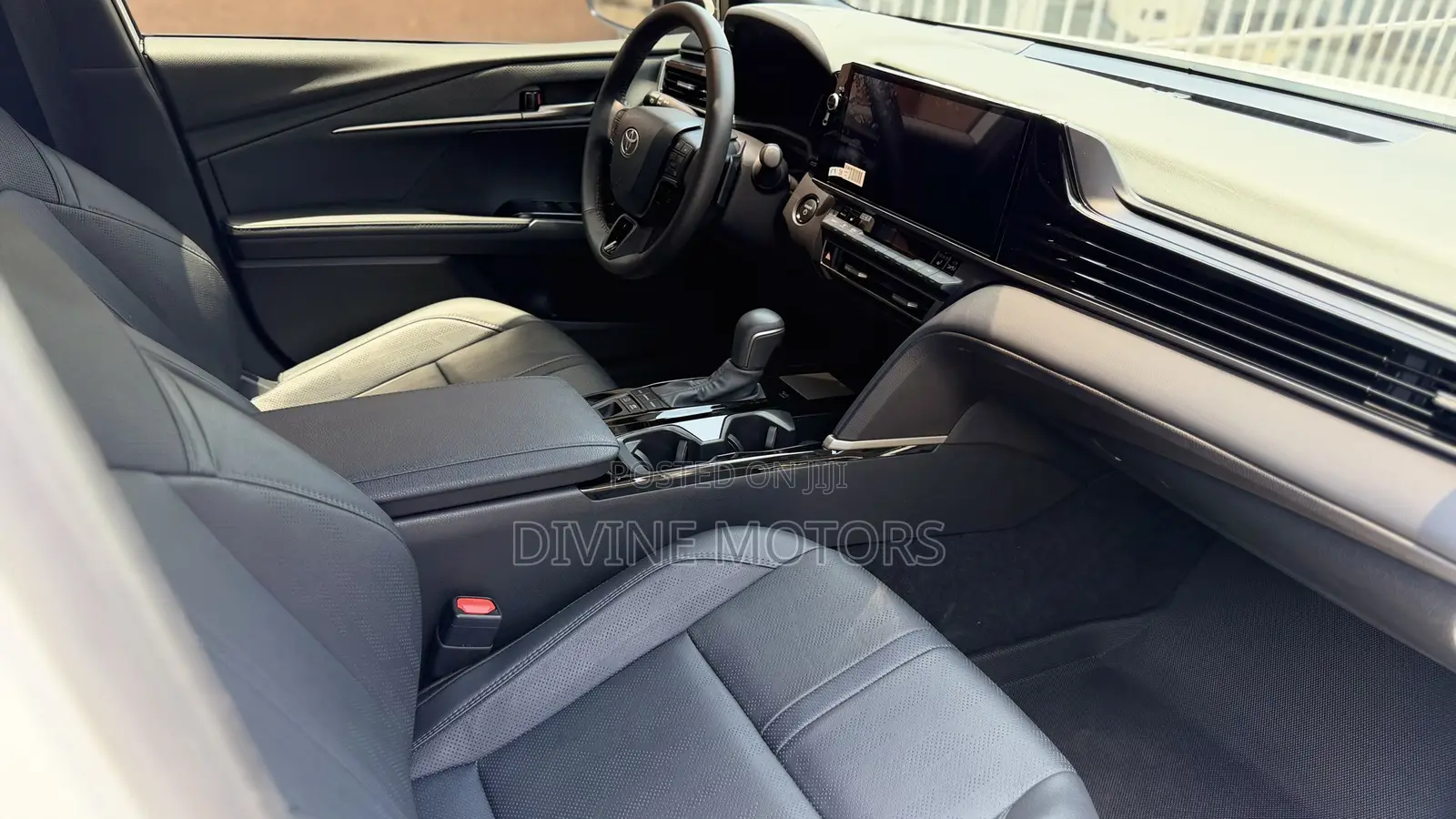 Toyota Camry Hybrid XSE 2024 White
