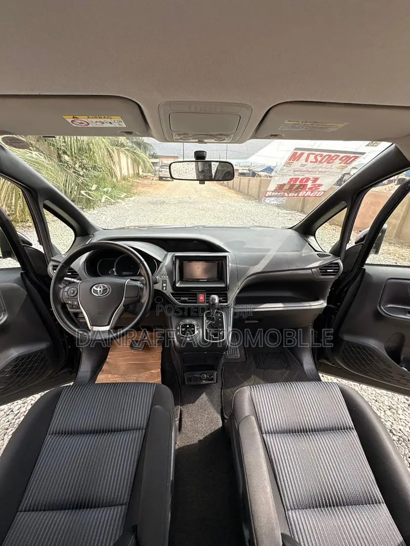 Toyota Voxy 2015 Black