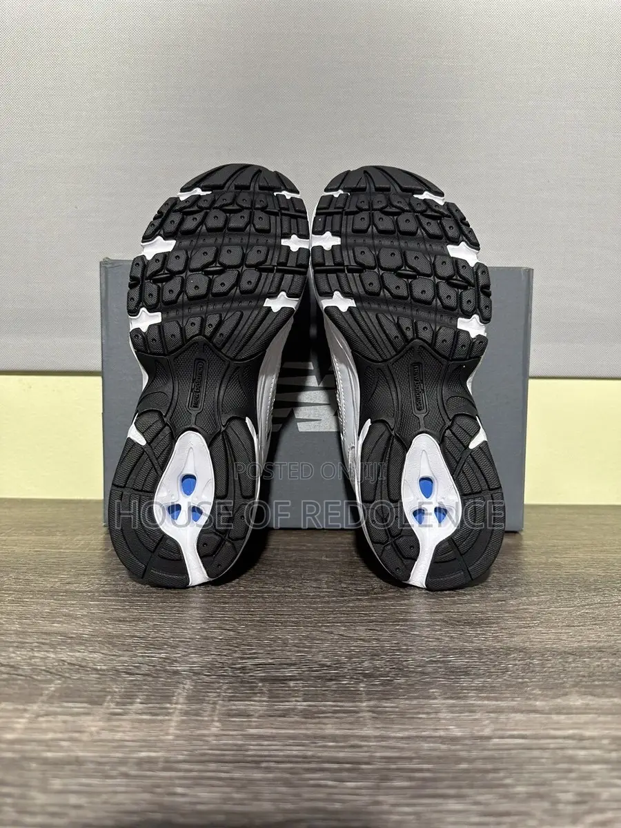 New Balance 530 Sneakers in White/Black Colorway