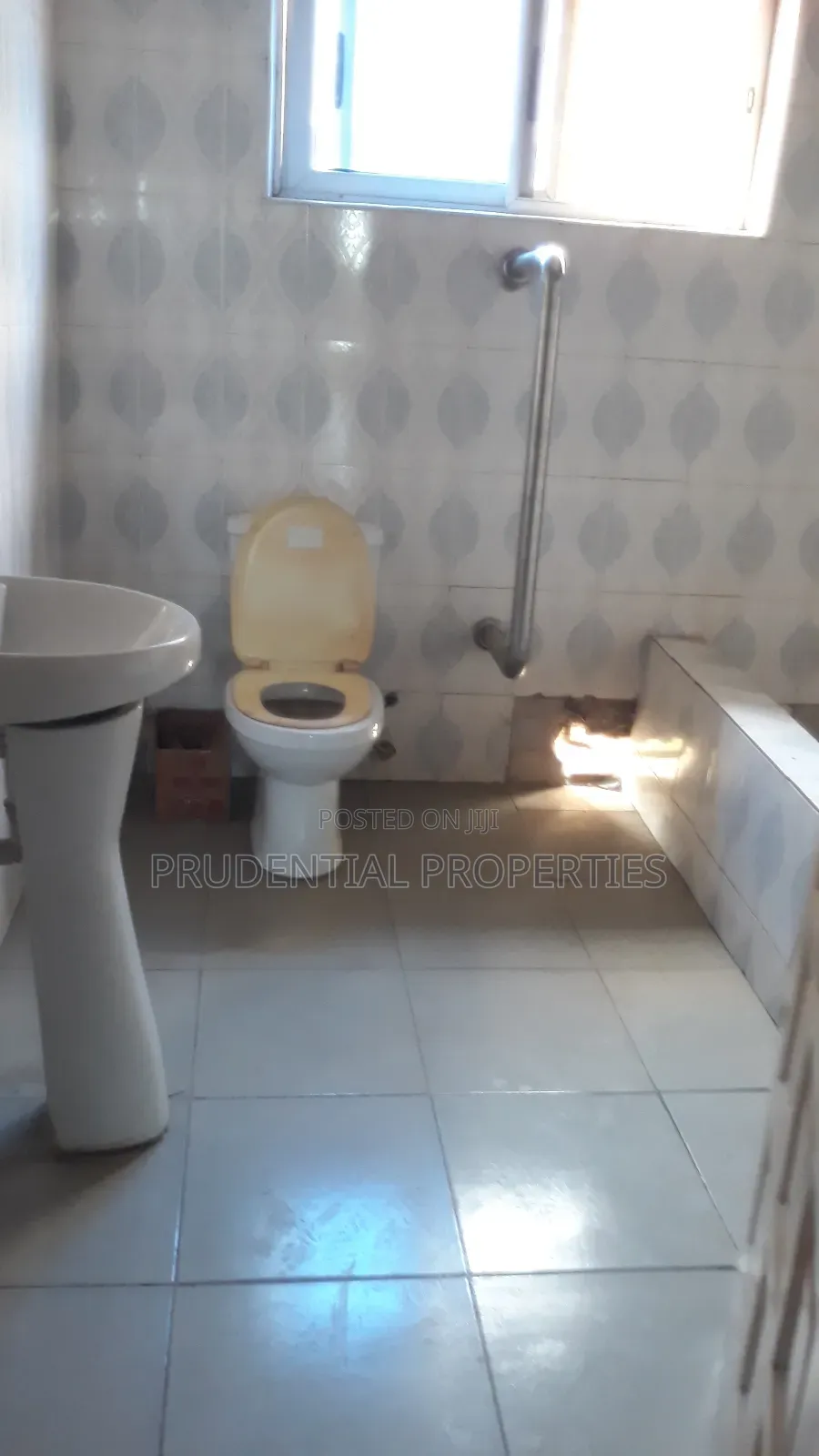 5bdrm House in Amasaman for sale