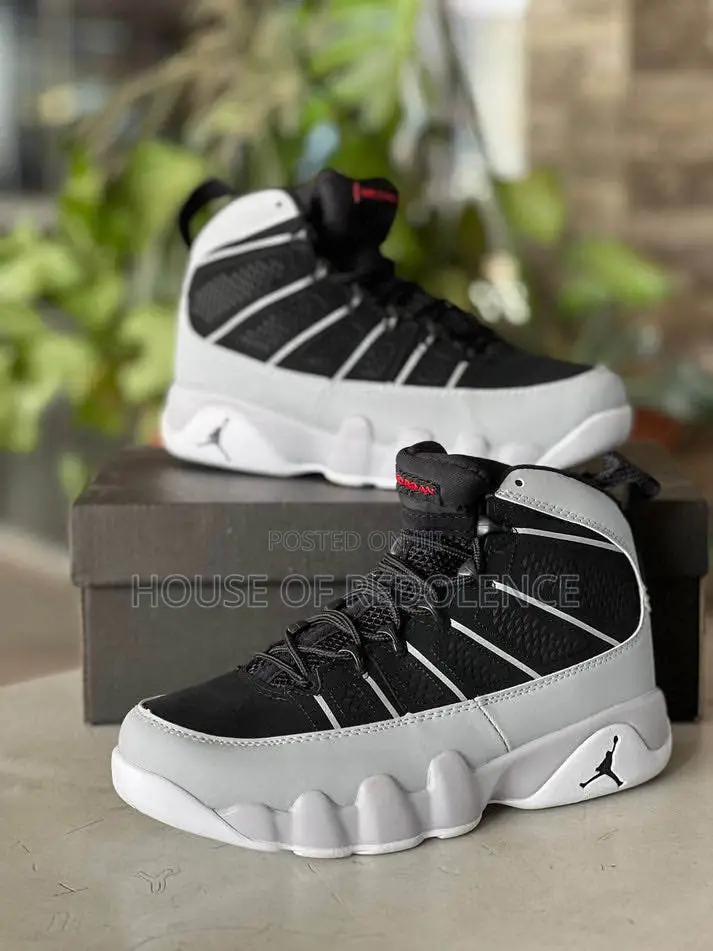 Air Jordan 9 Retro Particle Grey Sneakers