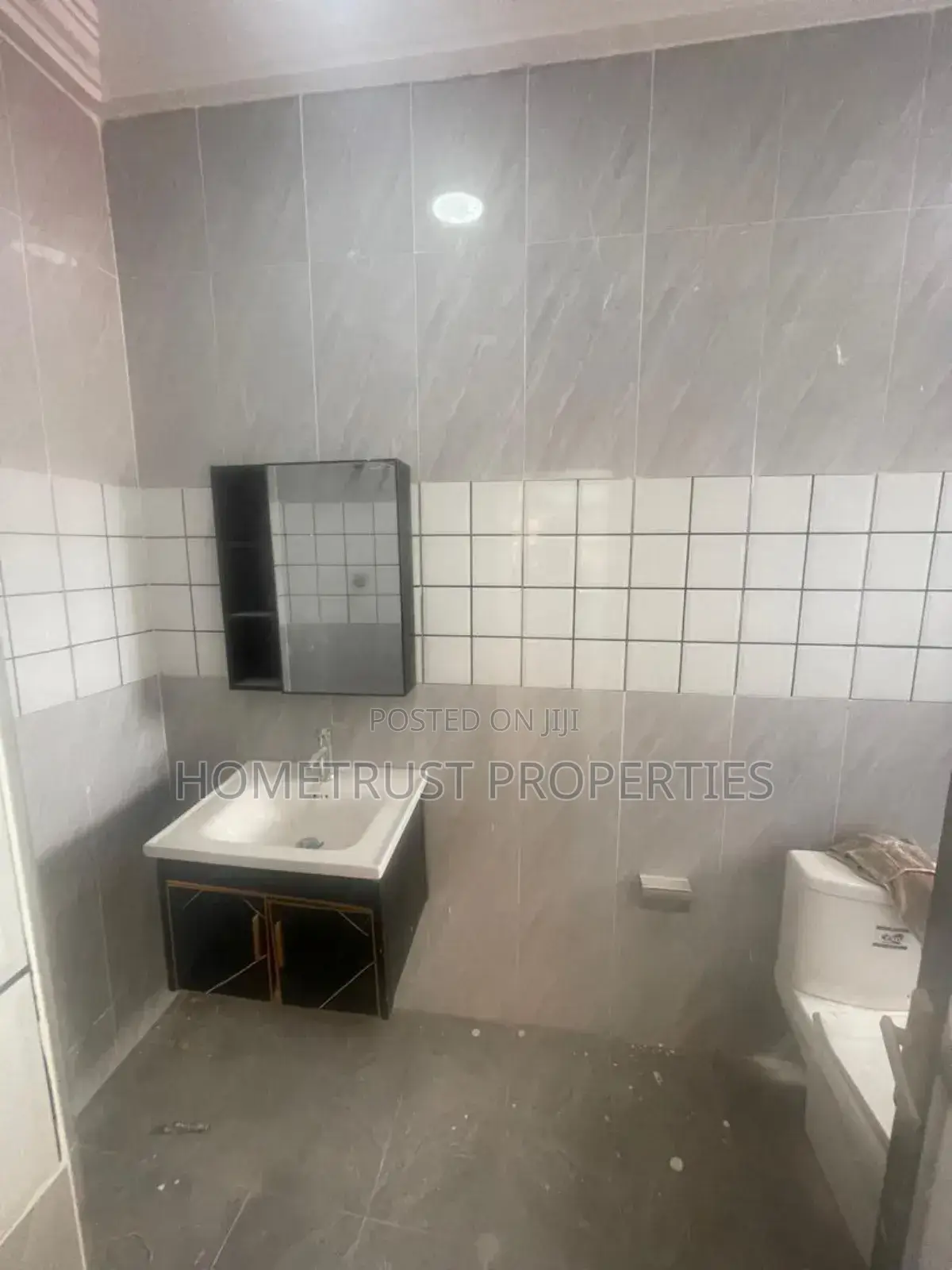 2bdrm Apartment in Kwabenya Franco, Police Station for rent