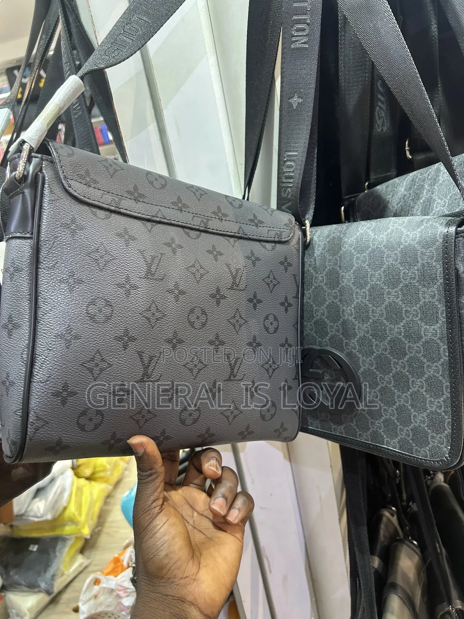 Shoulder Leather Waterproof Bag for Your Accessories