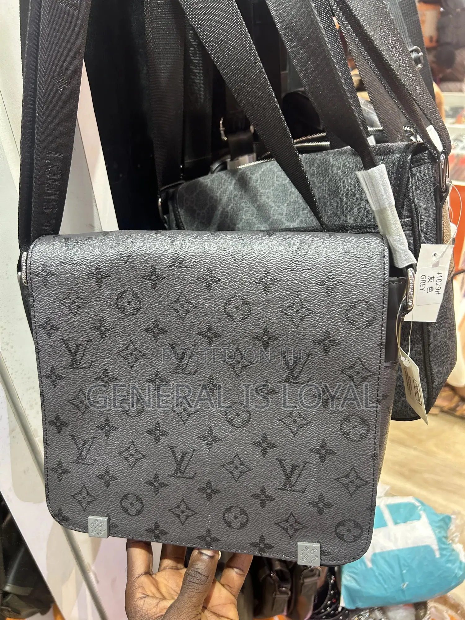 Shoulder Leather Waterproof Bag for Your Accessories
