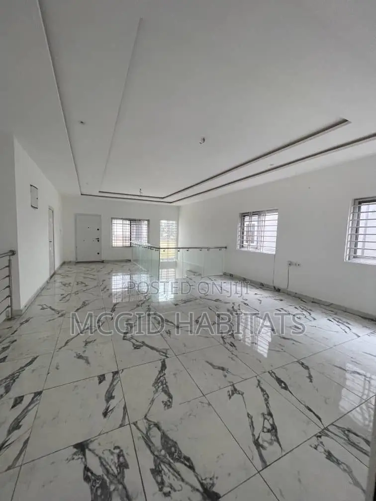 4bdrm House in Lake Side Estate for rent