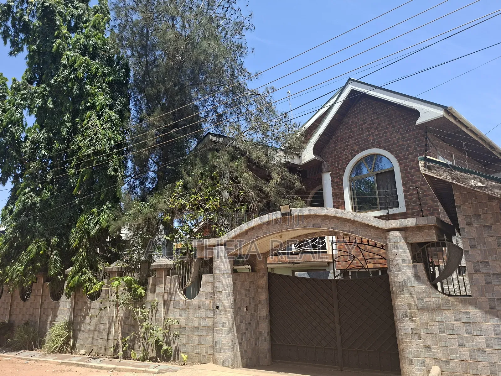 Furnished 7bdrm Mansion in American House for sale