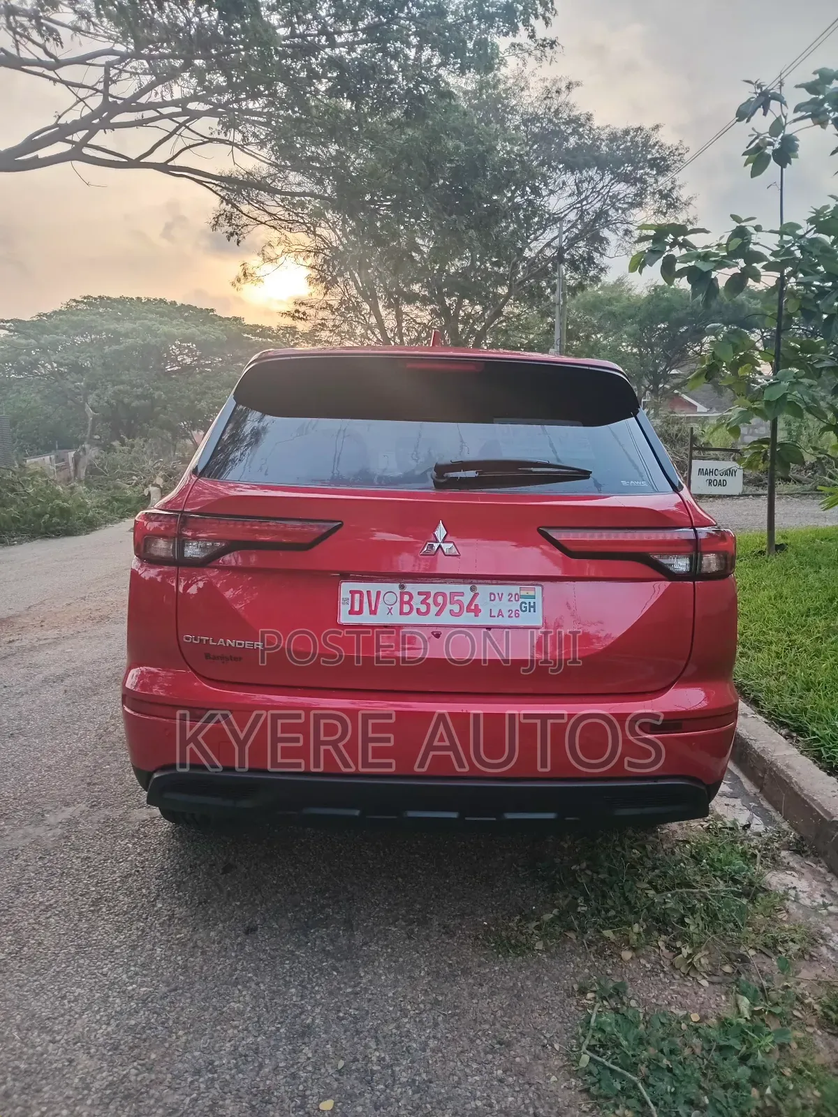 Mitsubishi Outlander ES AWD 2025 Red