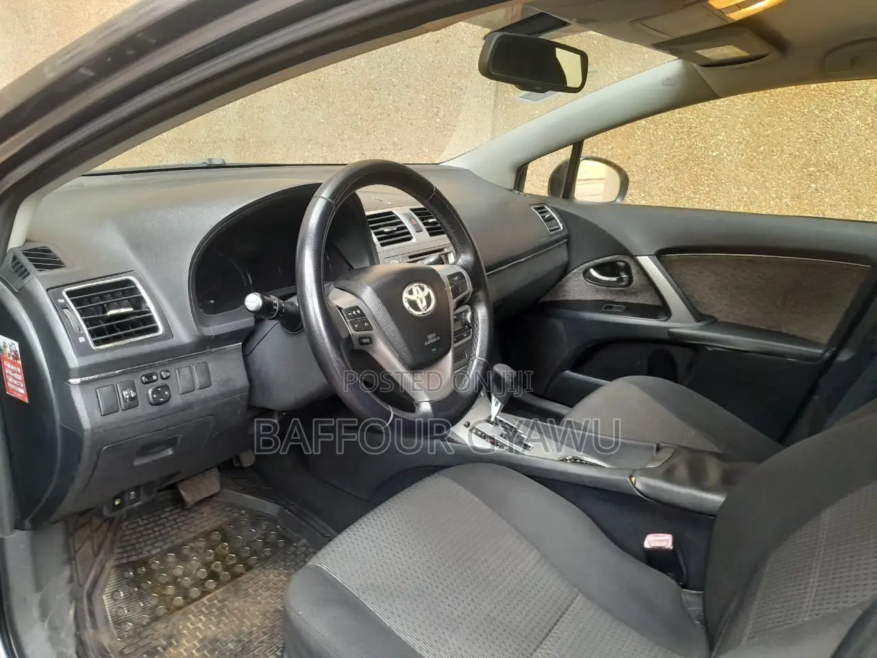 Toyota Avensis 2014 Gray