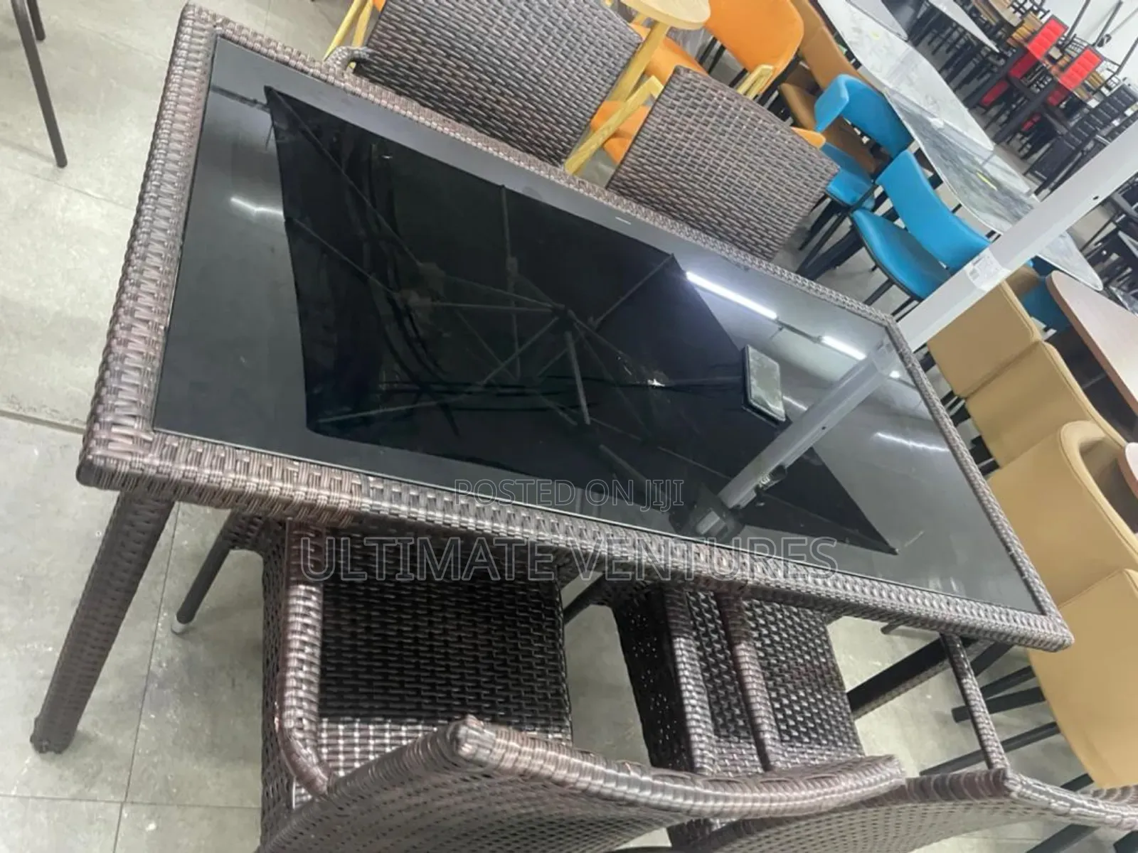 4‐Seater Rattan Dining Set, Glass Top, Brown/Black. In Stock.
