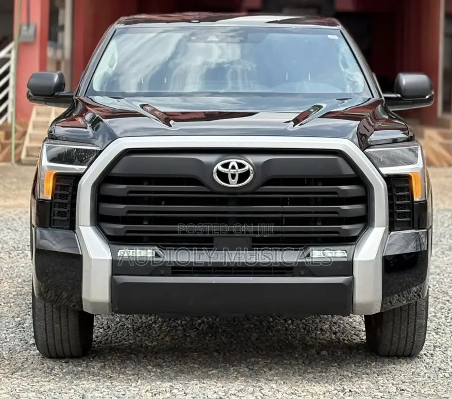 Toyota Tundra 2022 Black