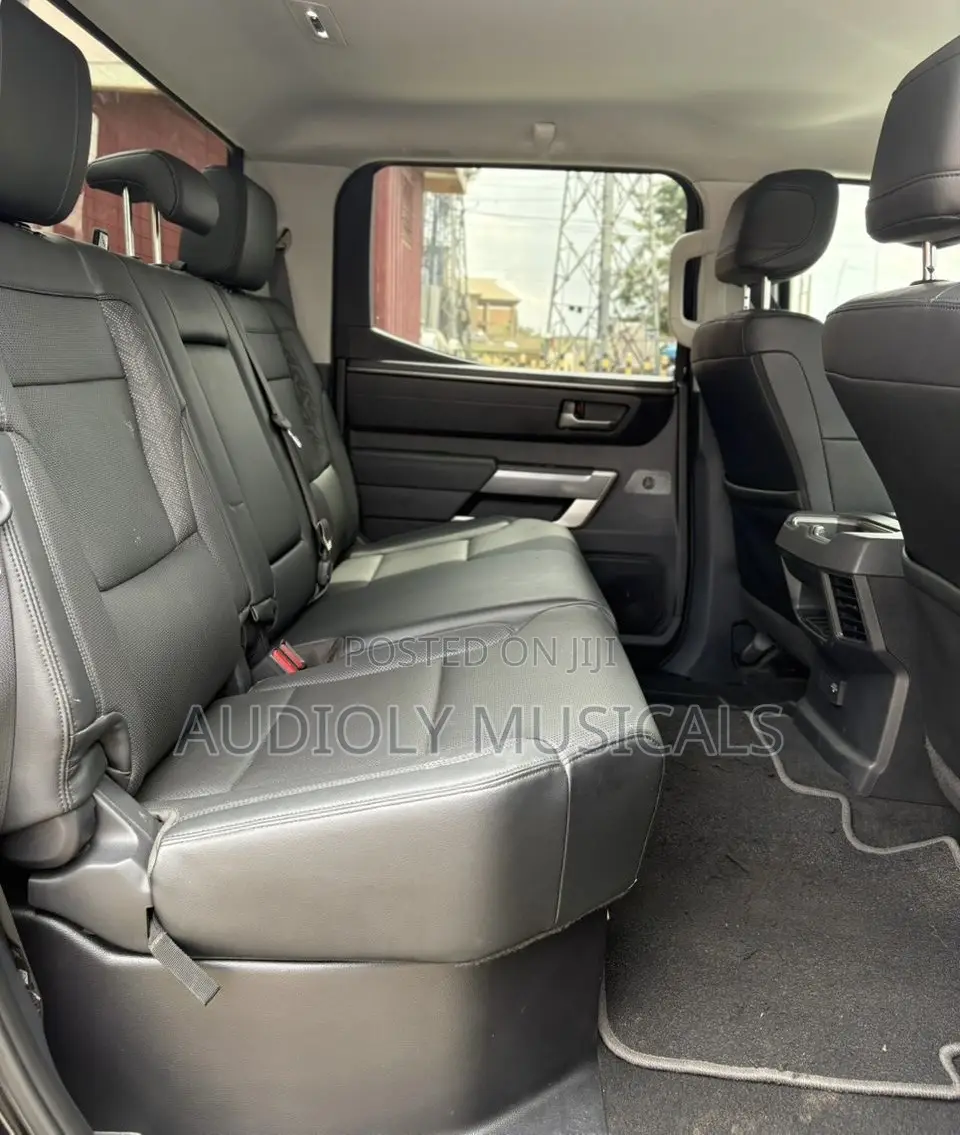 Toyota Tundra 2022 Black