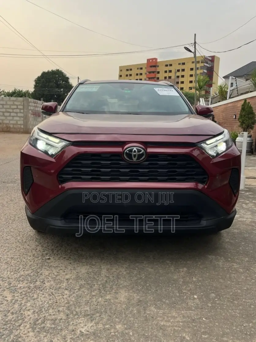 Toyota RAV4 XLE 2022 Red
