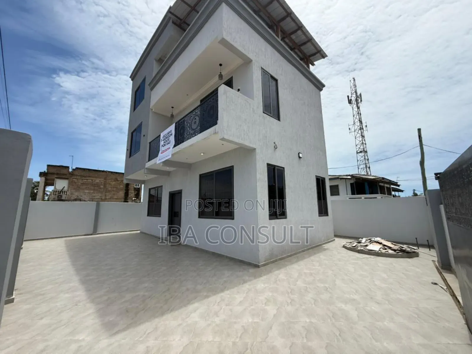 3bdrm House in Labone, Coffee Shop Area for sale