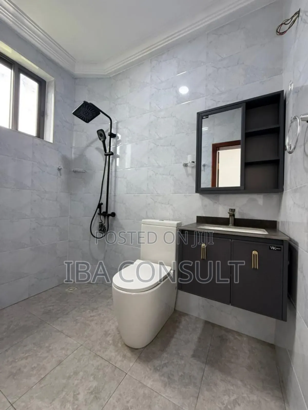 3bdrm House in Labone, Coffee Shop Area for sale