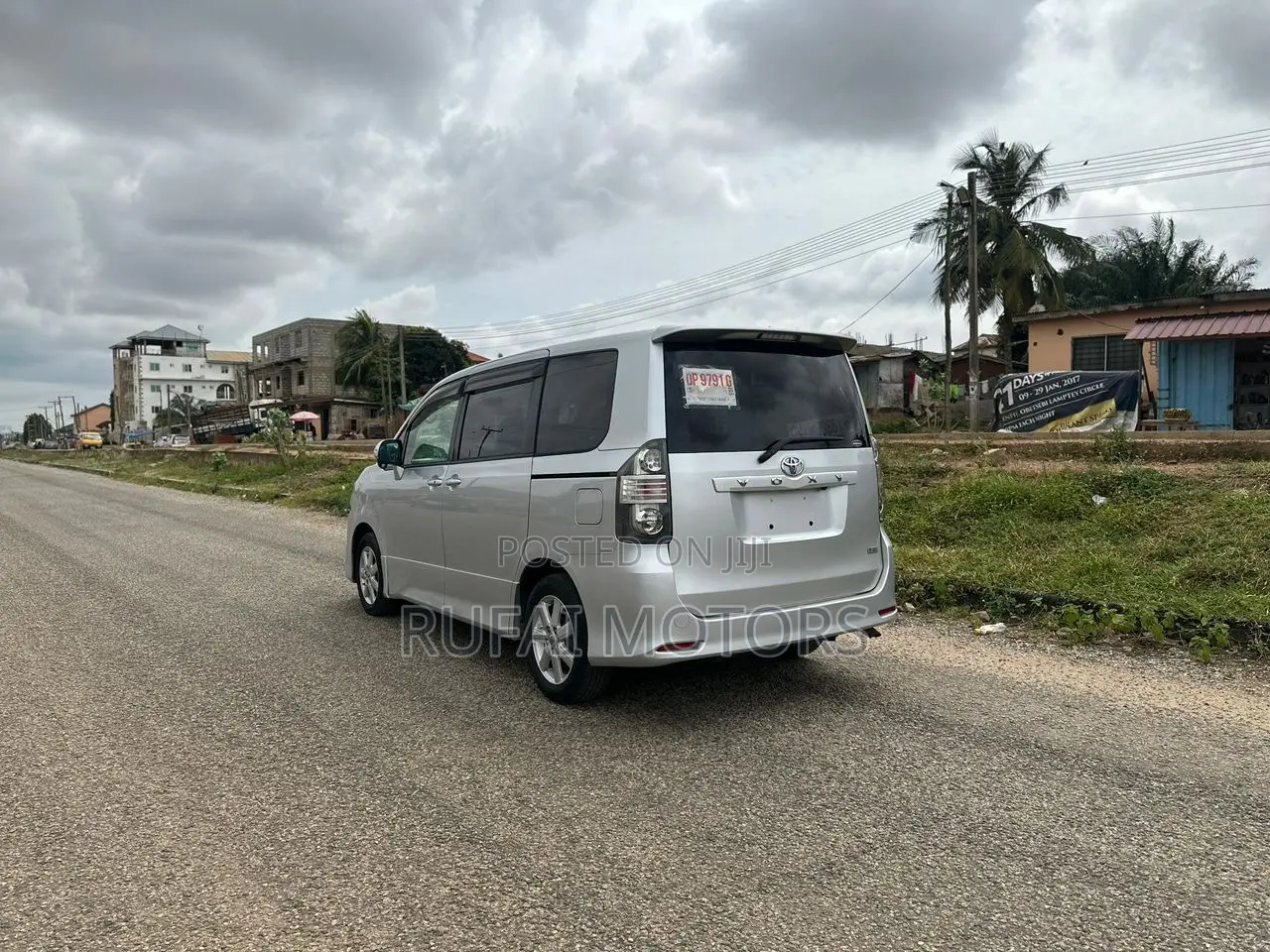 Toyota Voxy 2013 Silver