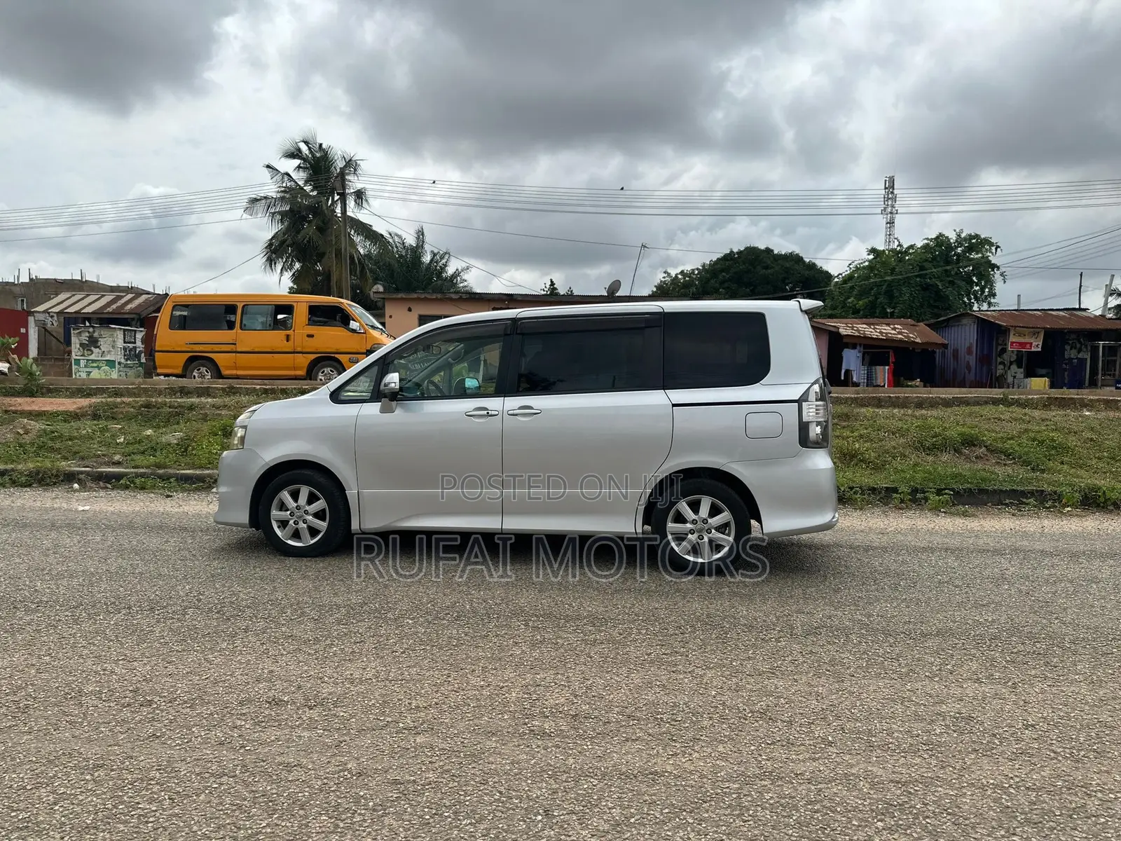 Toyota Voxy 2013 Silver