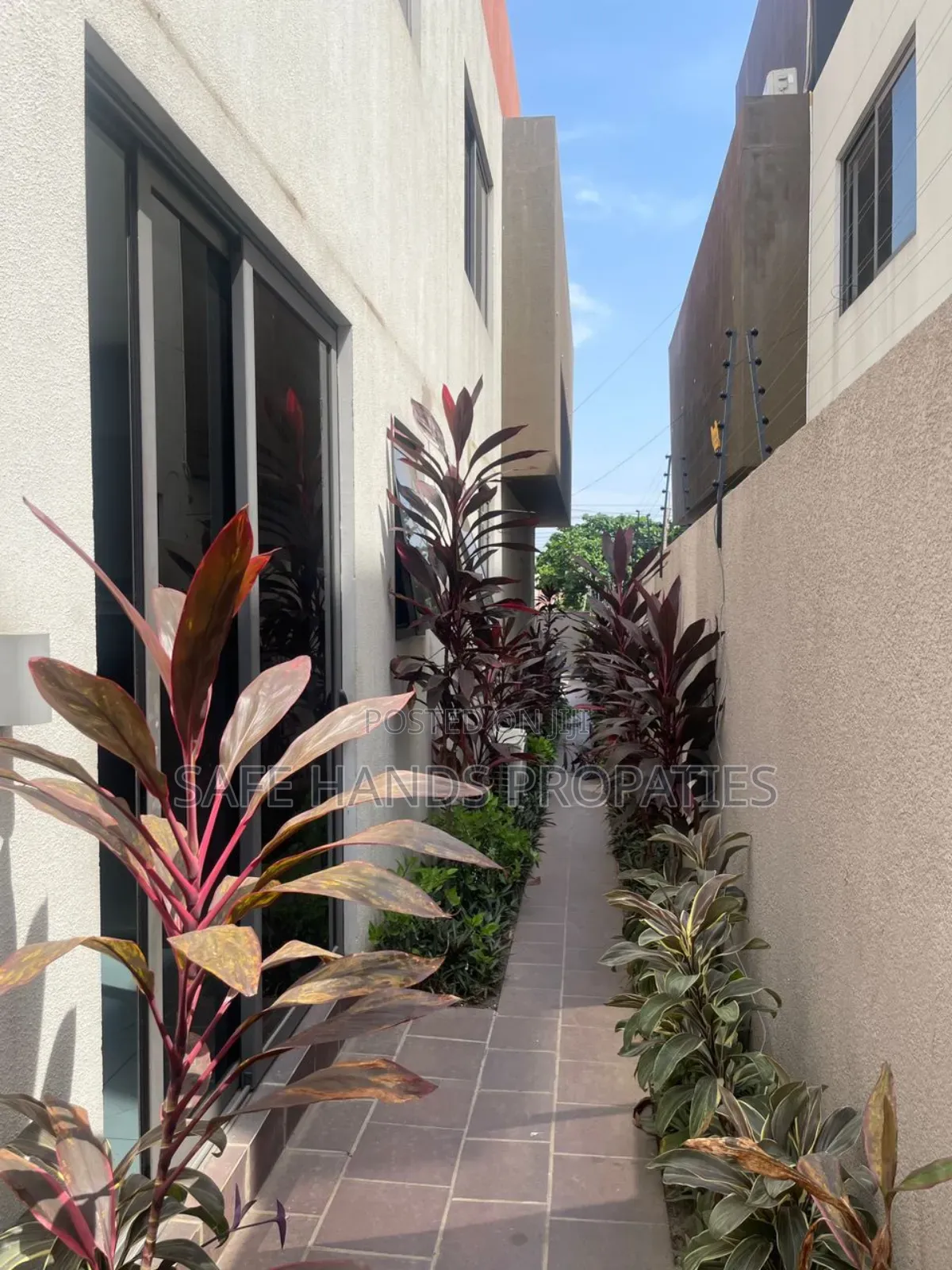 5bdrm Duplex in Accra Metropolitan for rent