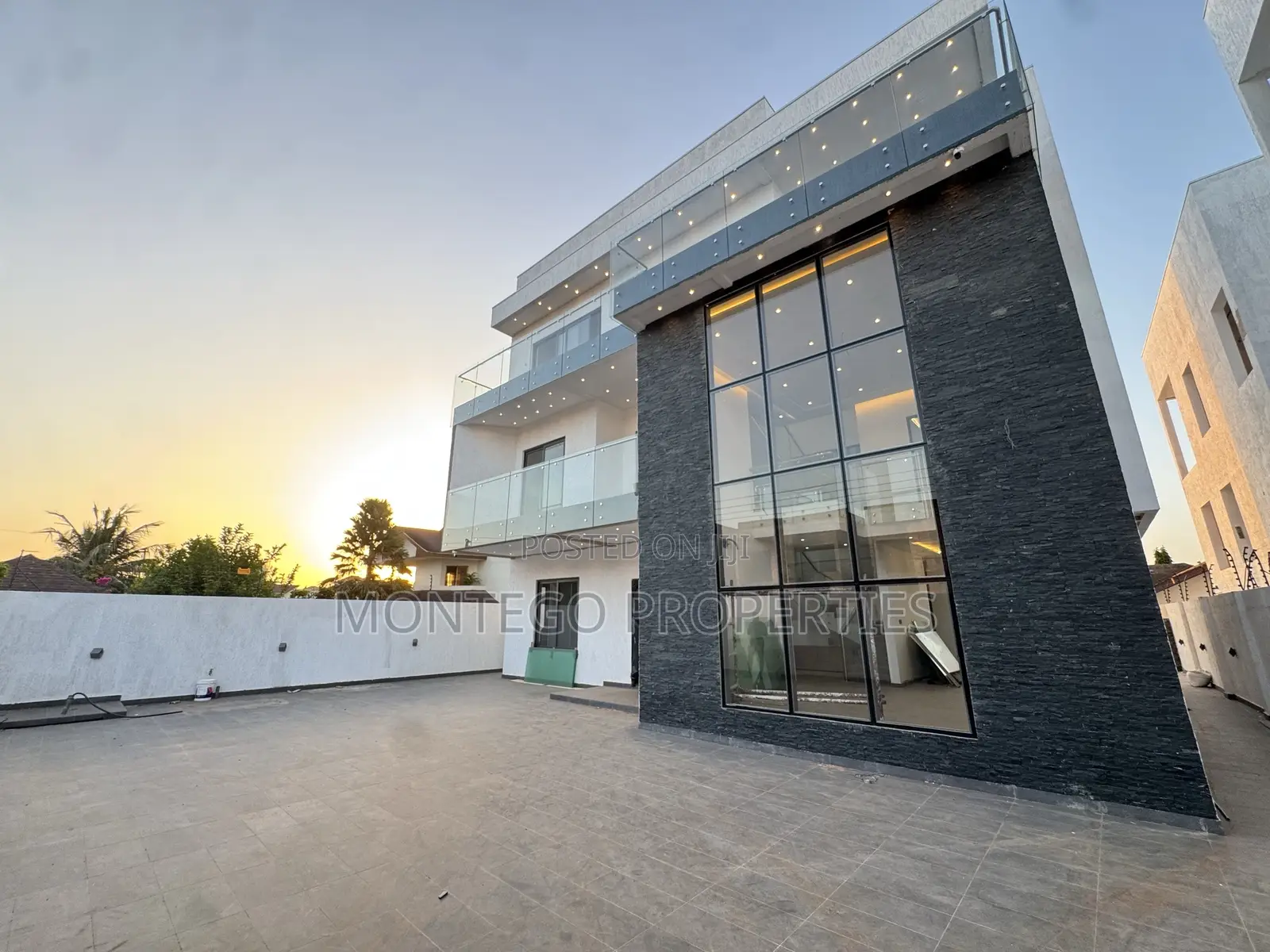 4bdrm House in East Legon, Adjiriganor for sale