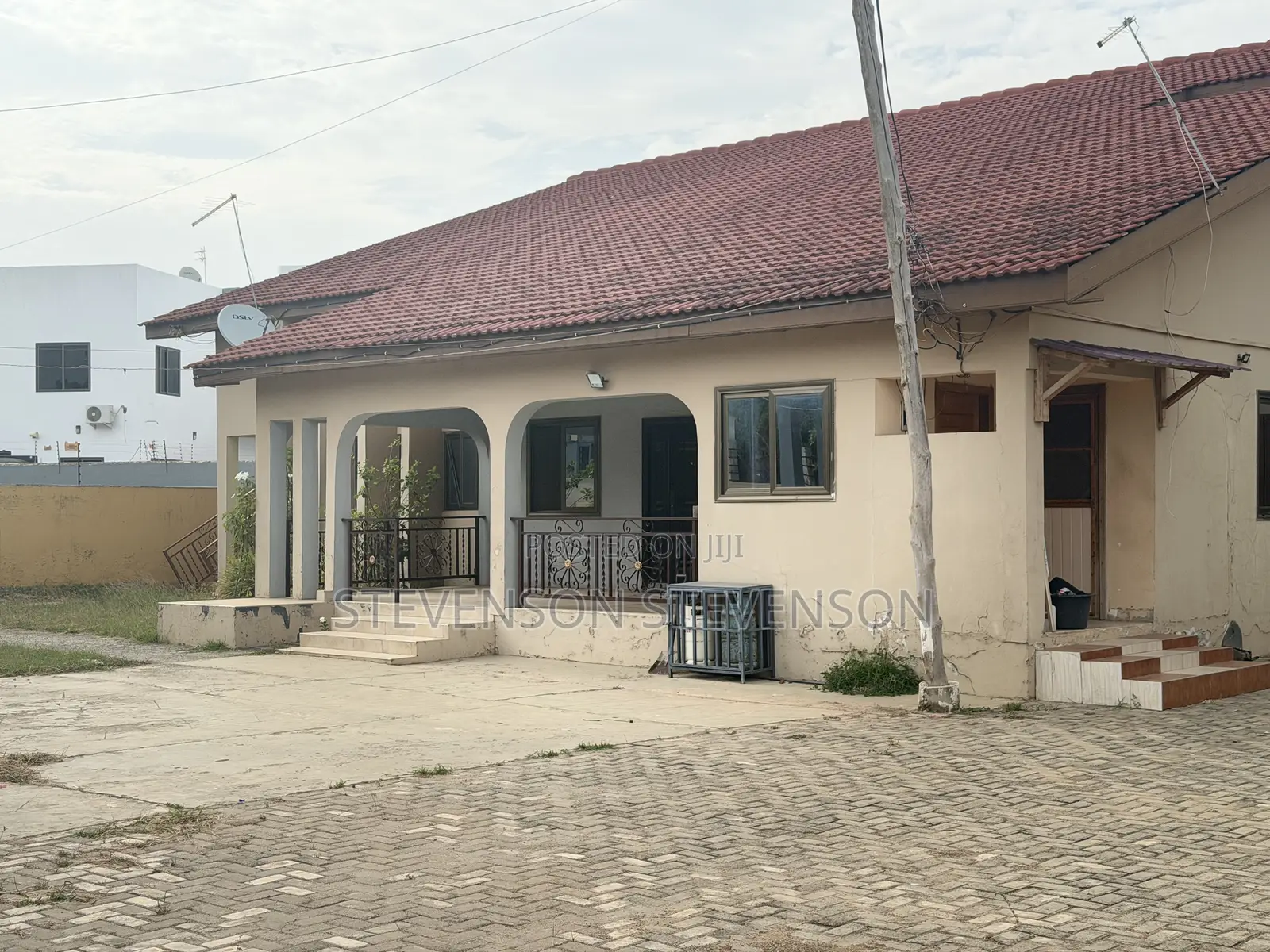 6bdrm House in Hfc, Spintex for sale