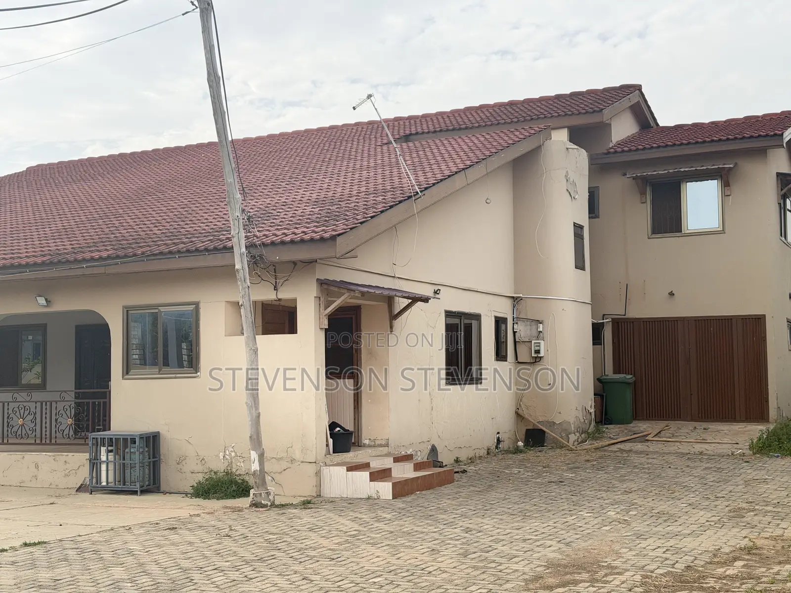 6bdrm House in Hfc, Spintex for sale
