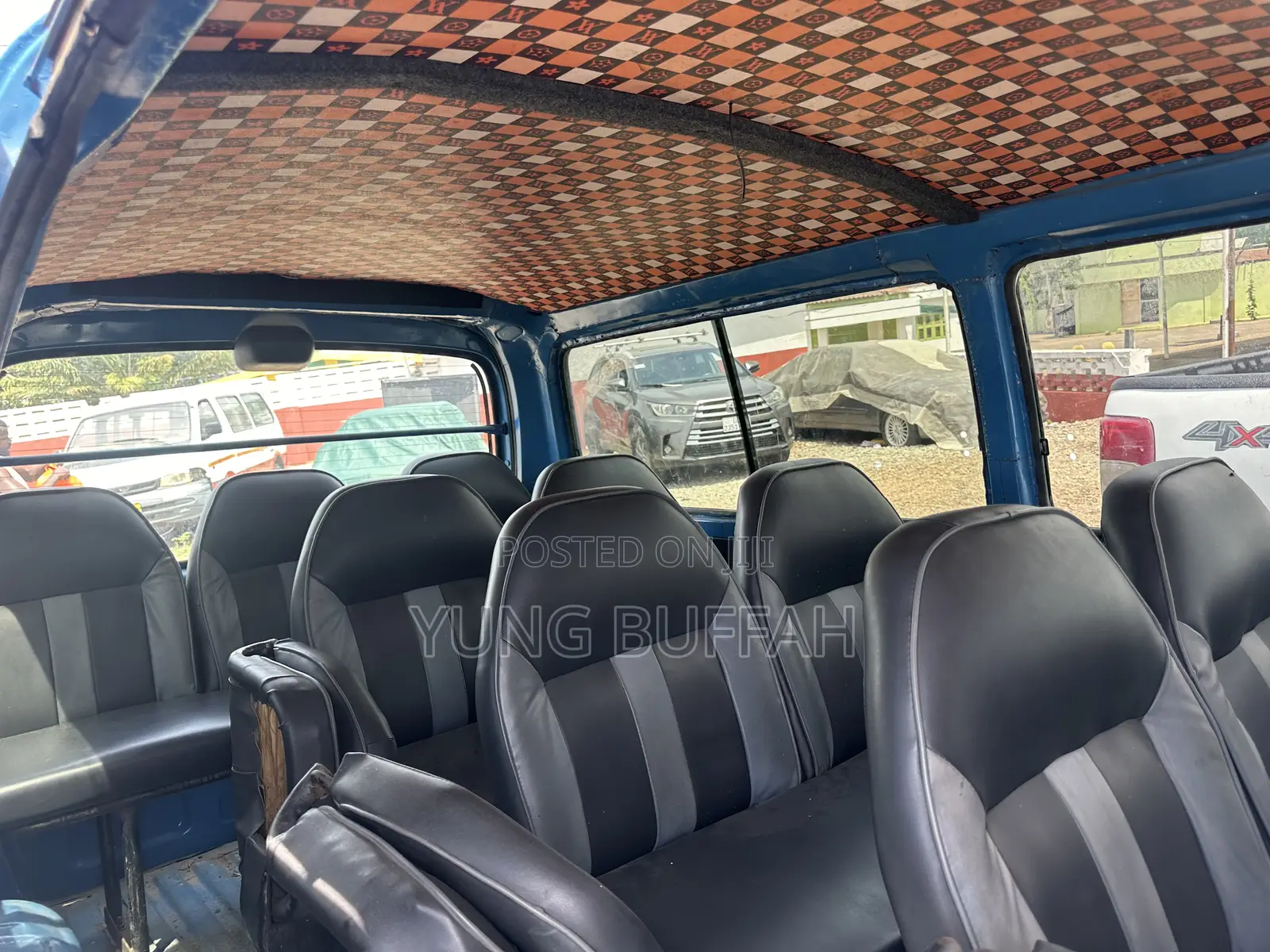Toyota HiAce 2002 Blue