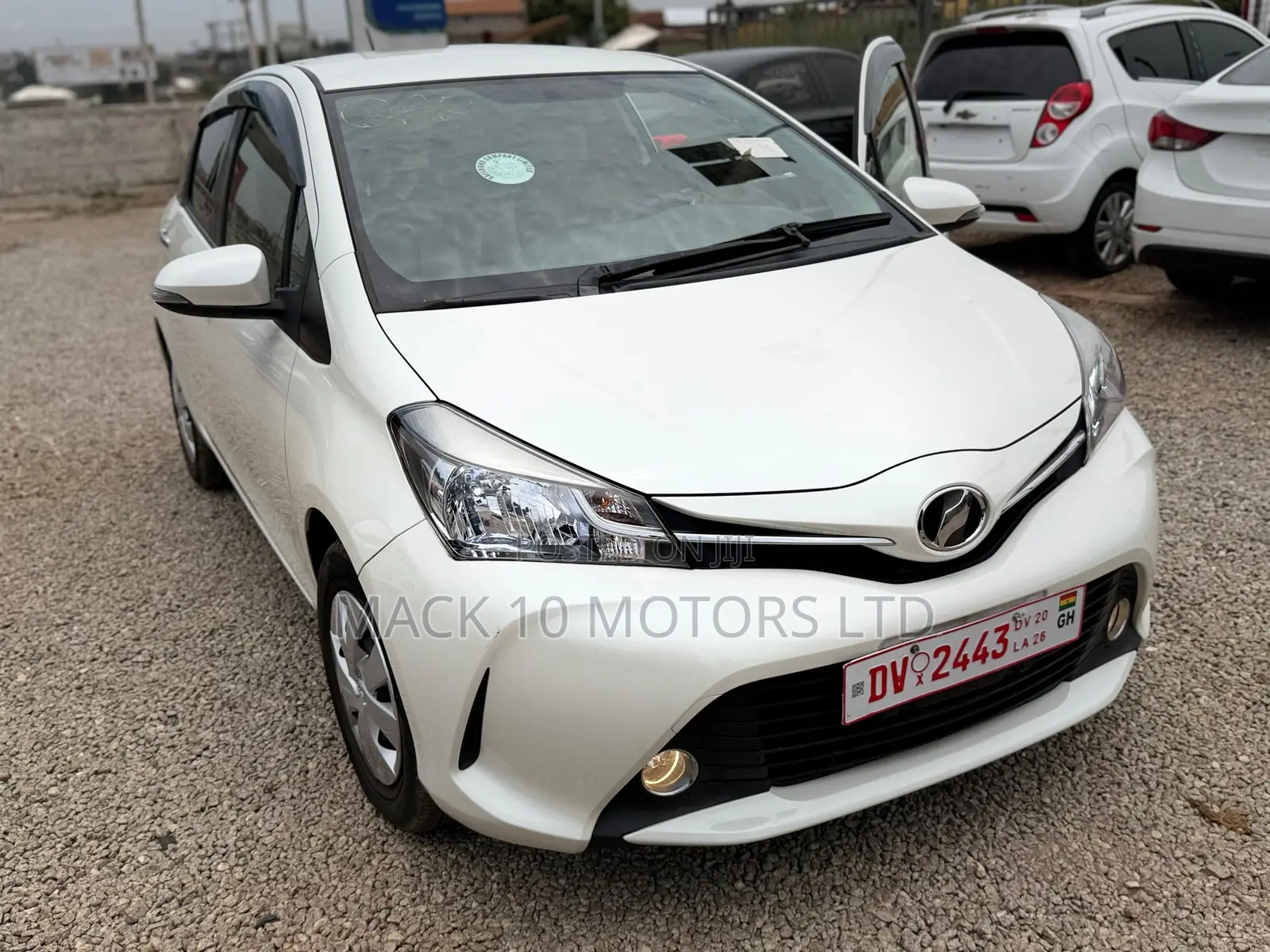 Toyota Vitz 1.3 FWD 5dr 2015 White