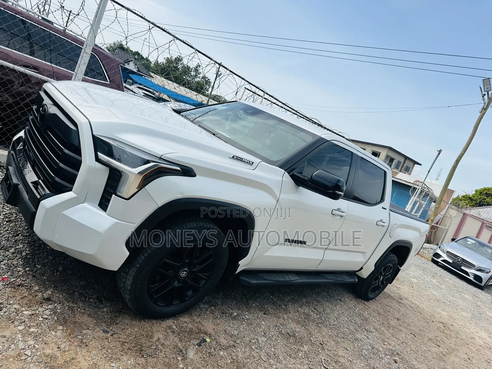 Toyota Tundra 2025 White