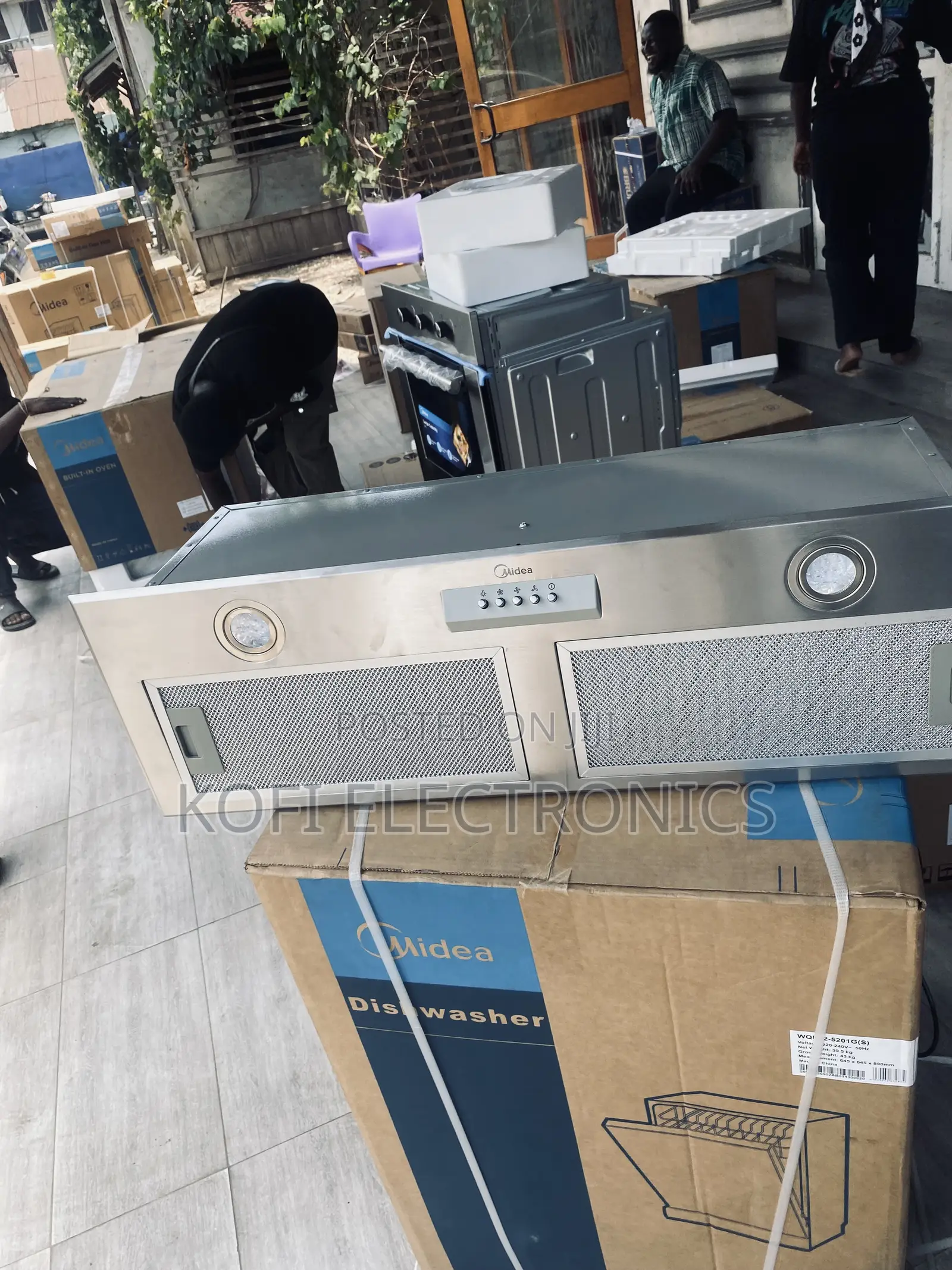 Modern Kitchens Deserve the Efficient 90t01 Range Hood