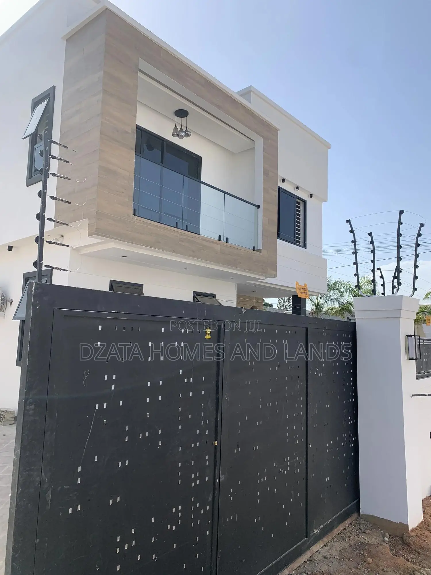 3bdrm Mansion in Batsonna, Spintex for sale