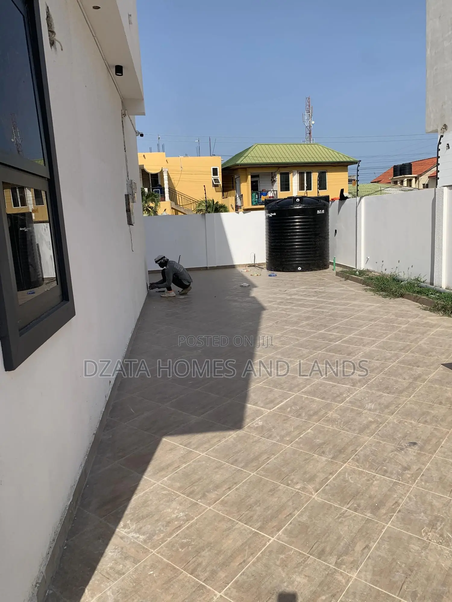 3bdrm Mansion in Batsonna, Spintex for sale